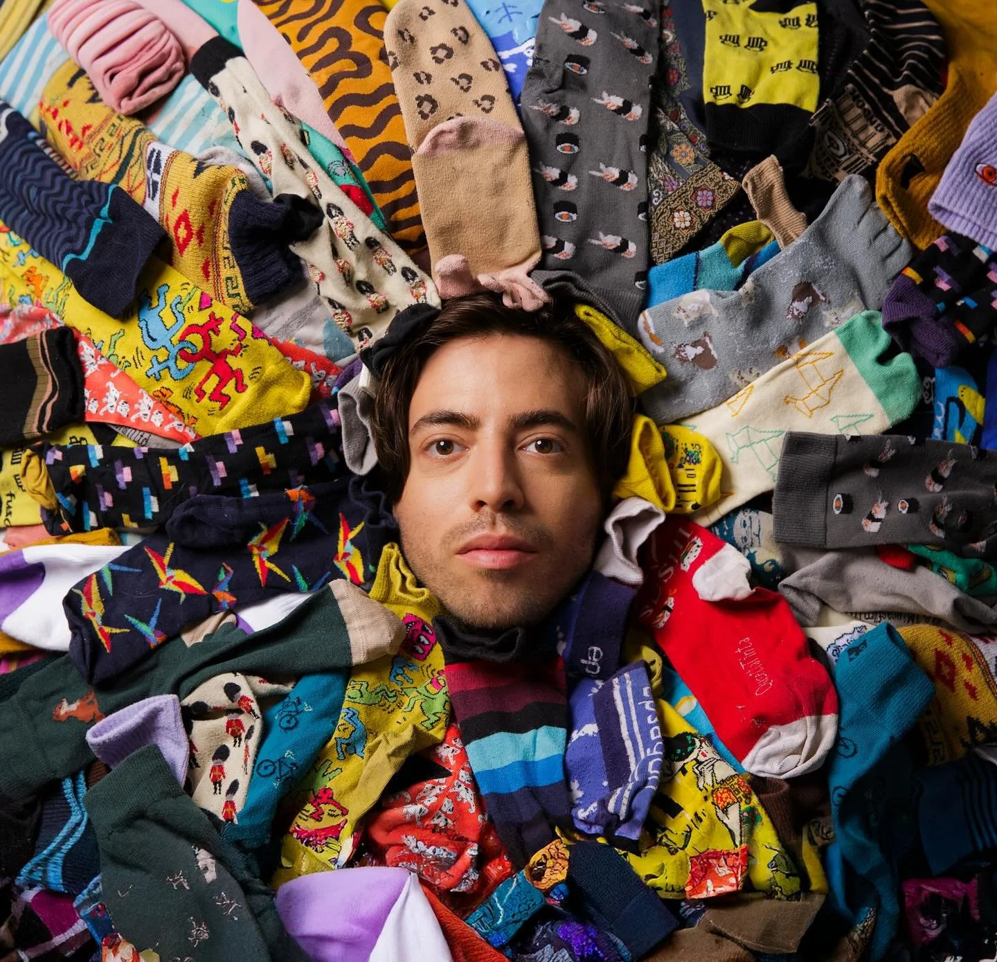 ⁨	‪@gerevmusic‬ הגשים חלום והוציא אלבום. ולא סתם אלבום, אלבום שיודע להגניב, לרגש ולהפתיע. על הדרך הוא הגשים לי חלום וביקש ממני לצלם לו קליפ ותמונת אלבום. היום שניהם יוצאים לאור ✨ אני כל כך גאה בו על הדרך המסועפת והקשה שהוא עבר ושמחתי להיות חלק ממנה ❤