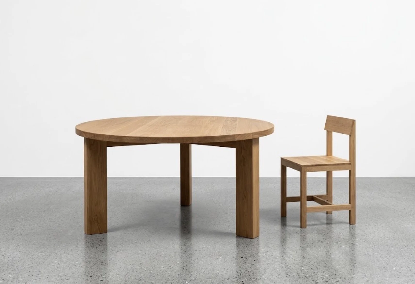 Timber table ⌀ 150cm