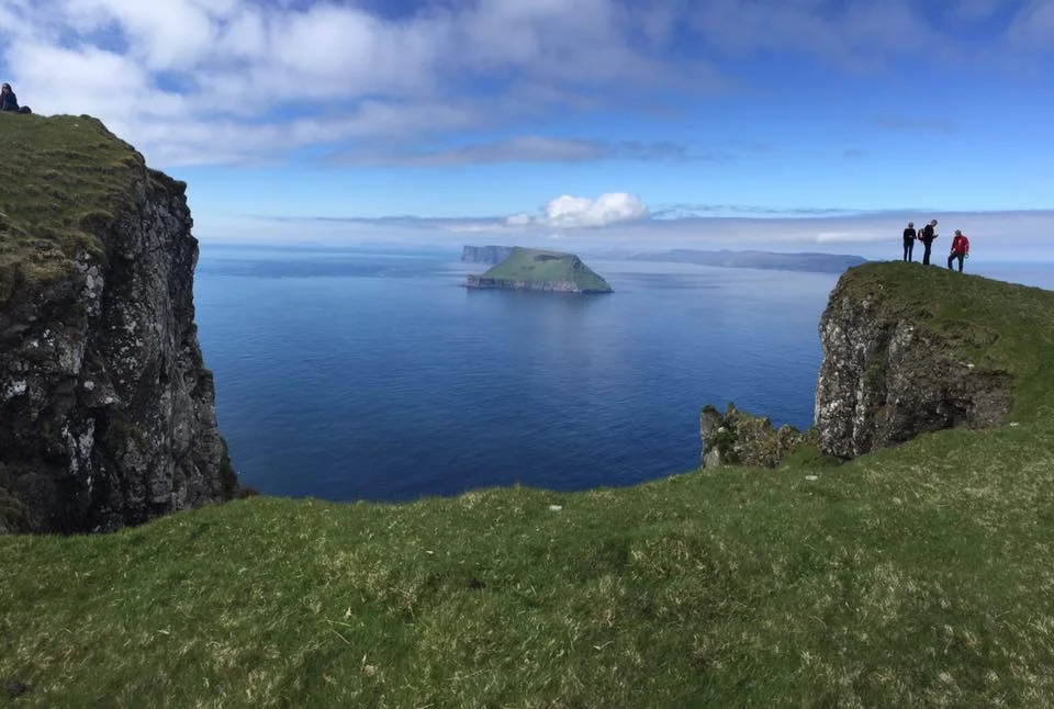 STAÐFESTA SJÁLVSTØÐUGA LANDIÐ