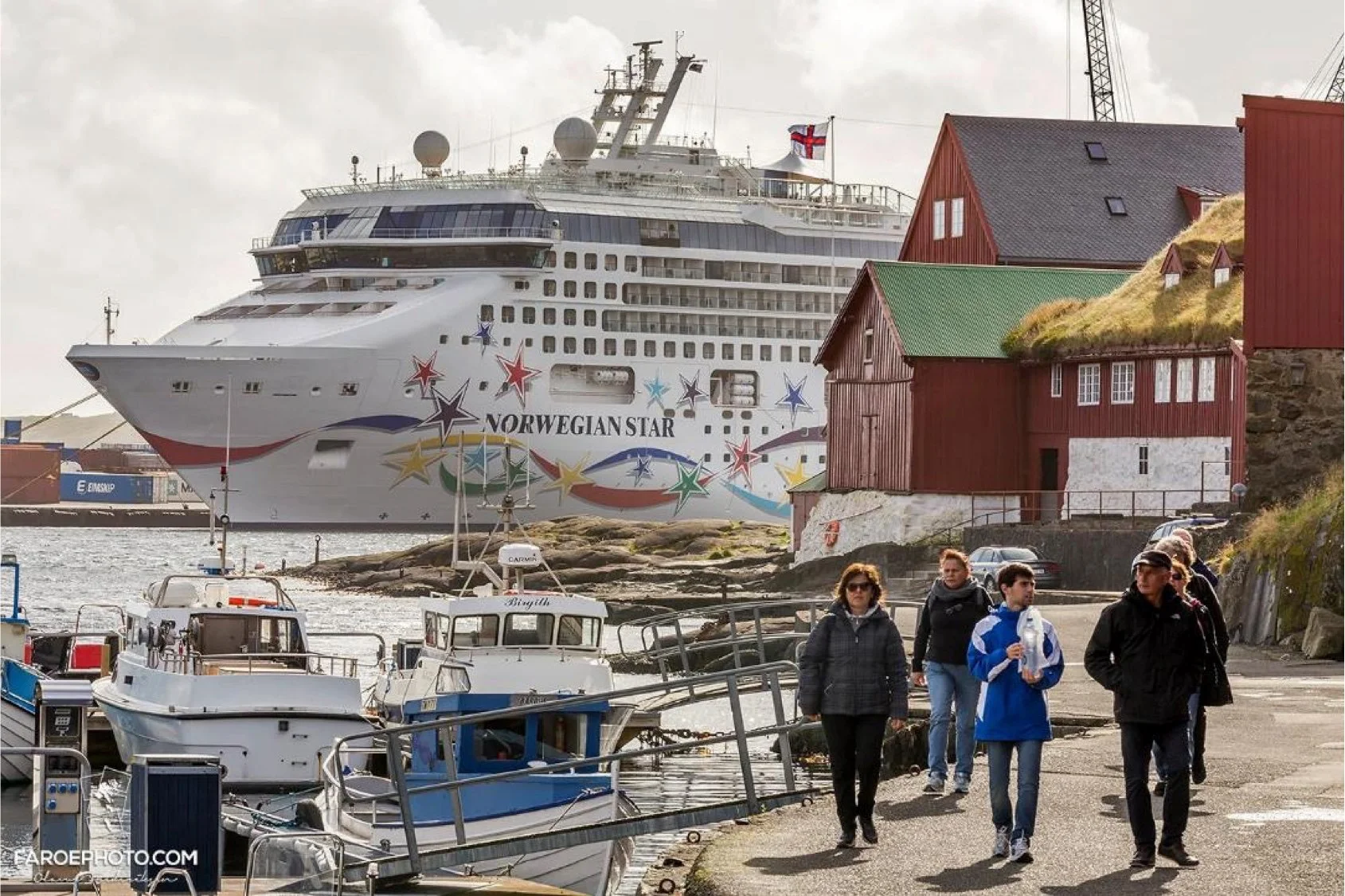 SAMSKIPAN OG SAMLJÓÐ Ì FERÐAVINNUNA