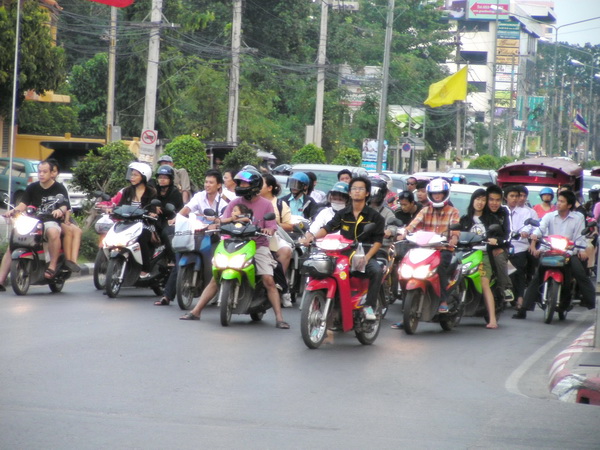 motobikes in thailand.JPG