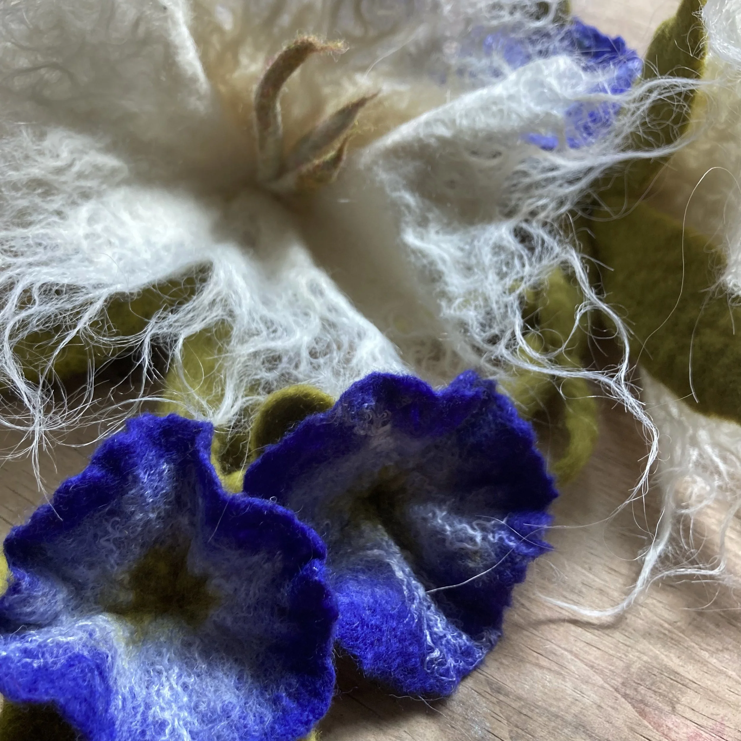 Flower Garland 2 detail2.jpg