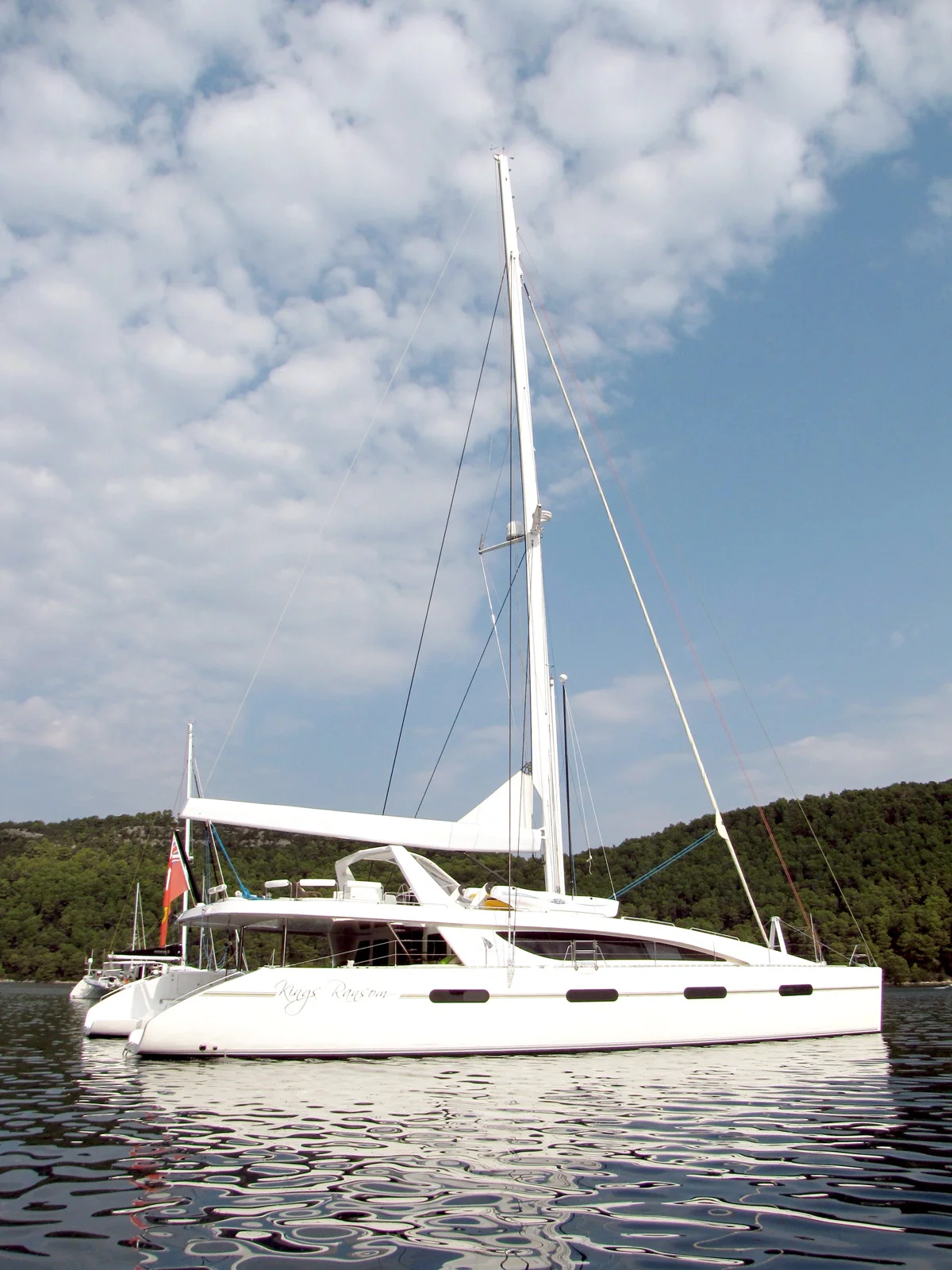 kings-ransom-catamaran-anchored.jpg