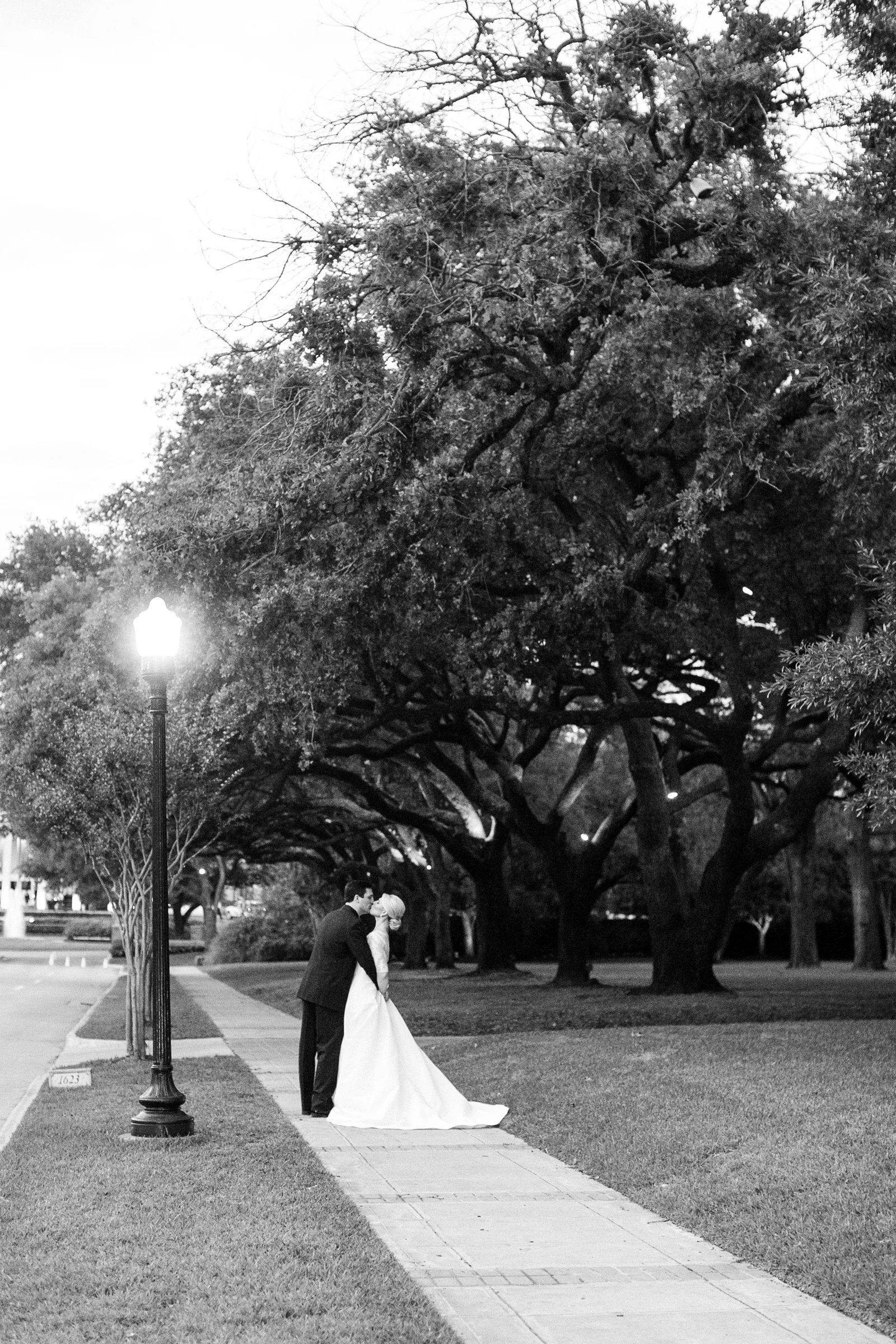 0046__River_Oaks_Country_Club_Wedding_Photographer_Heard.jpg