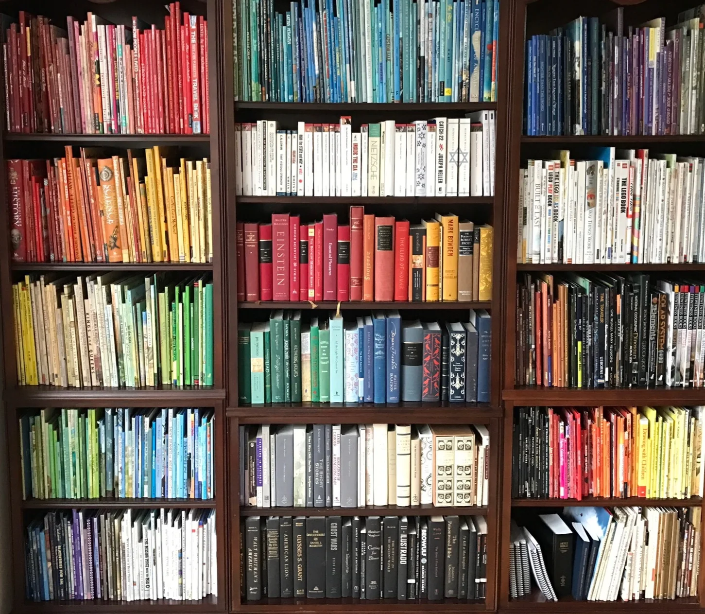 bookshelves-by-color.jpg