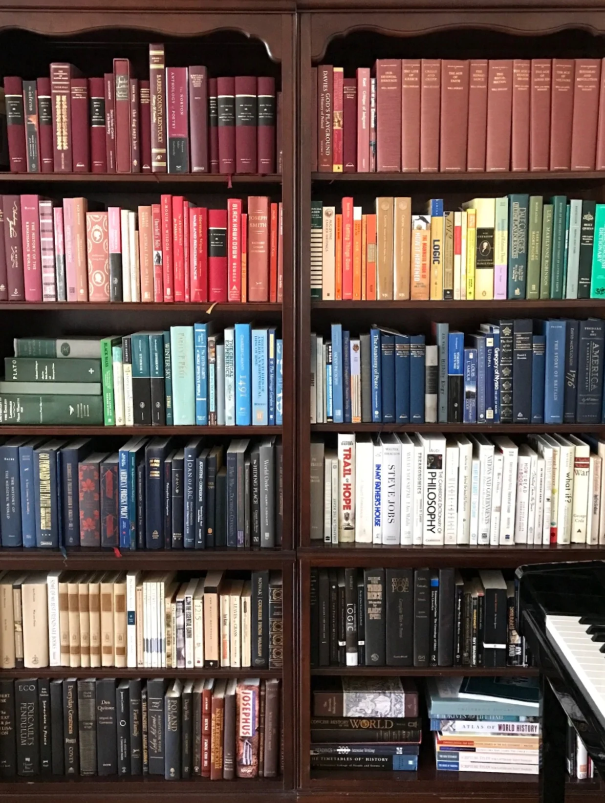 bookshelves-organized-by-color.jpg