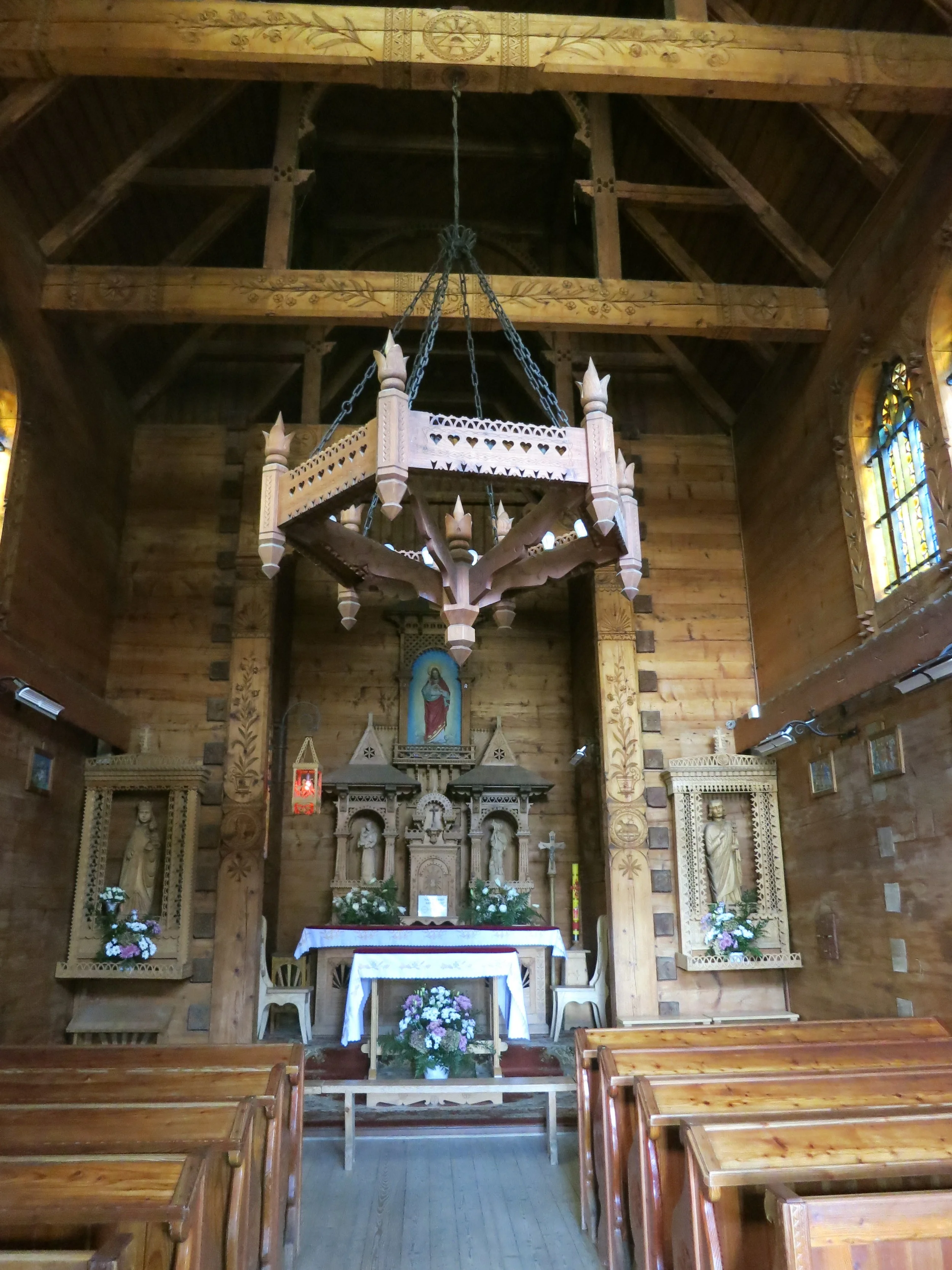 altar-chapel-of-the-sacred-heart-of-jesus-poland.jpg