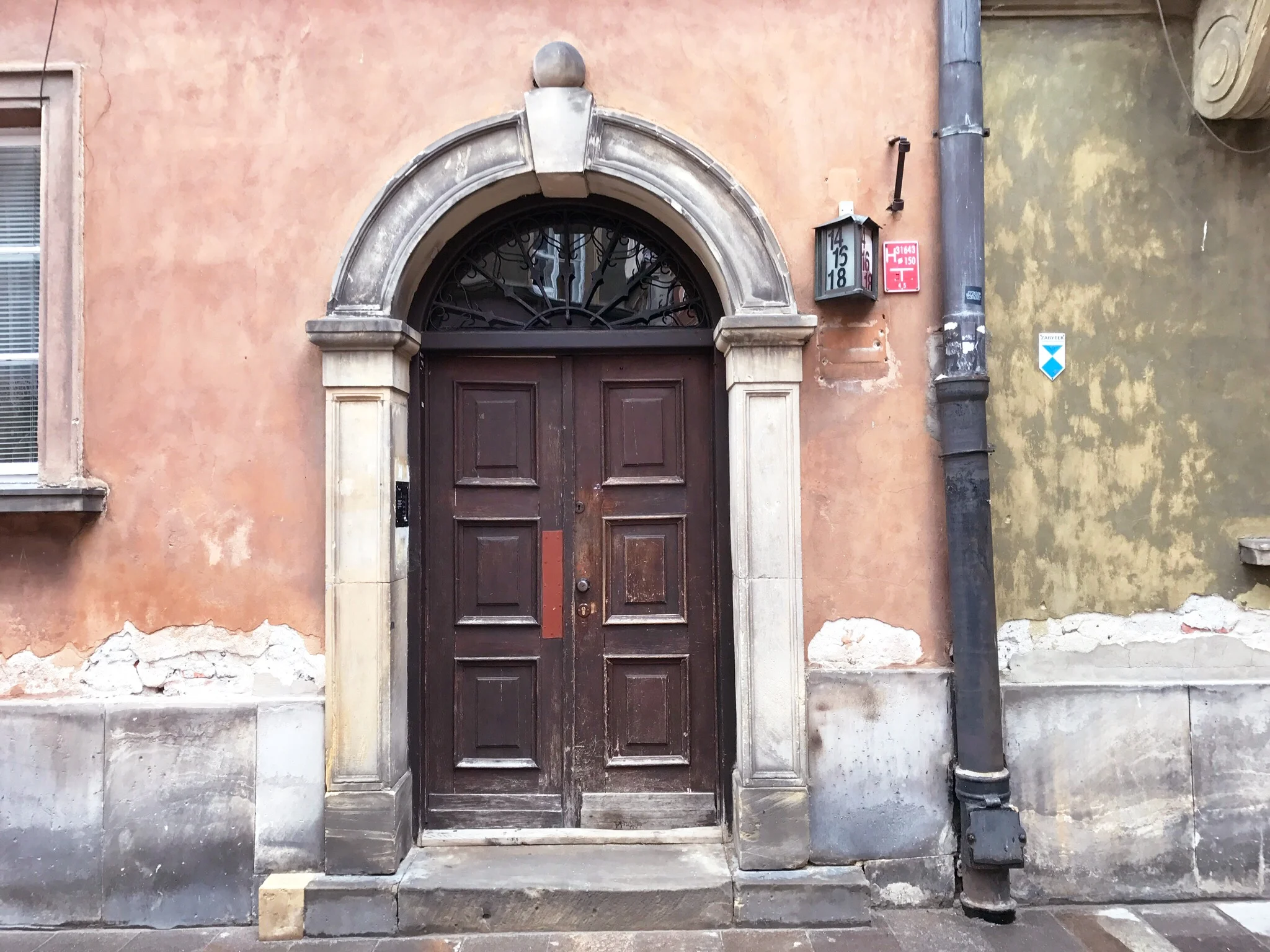 doors-in-warsaw.jpg