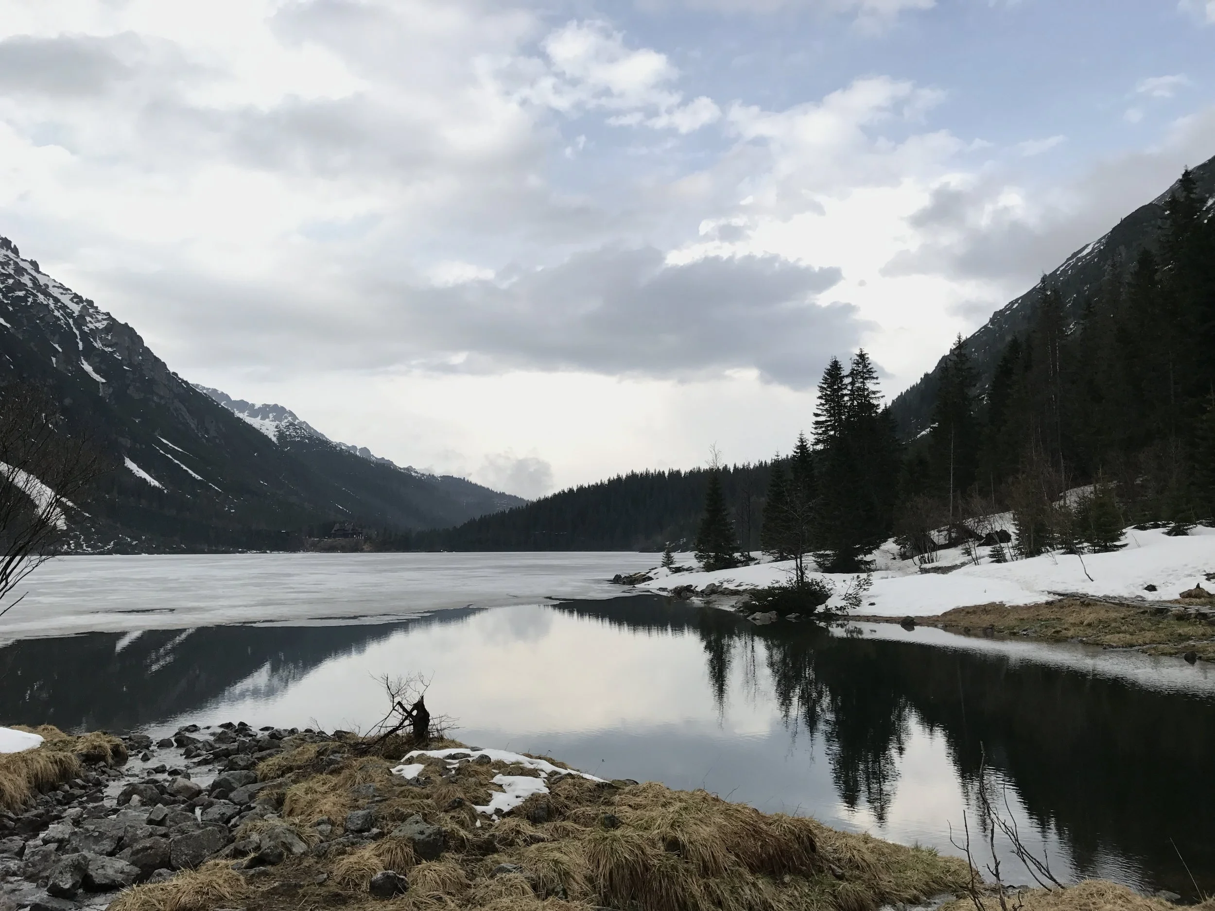 View across Morski Oko Lake