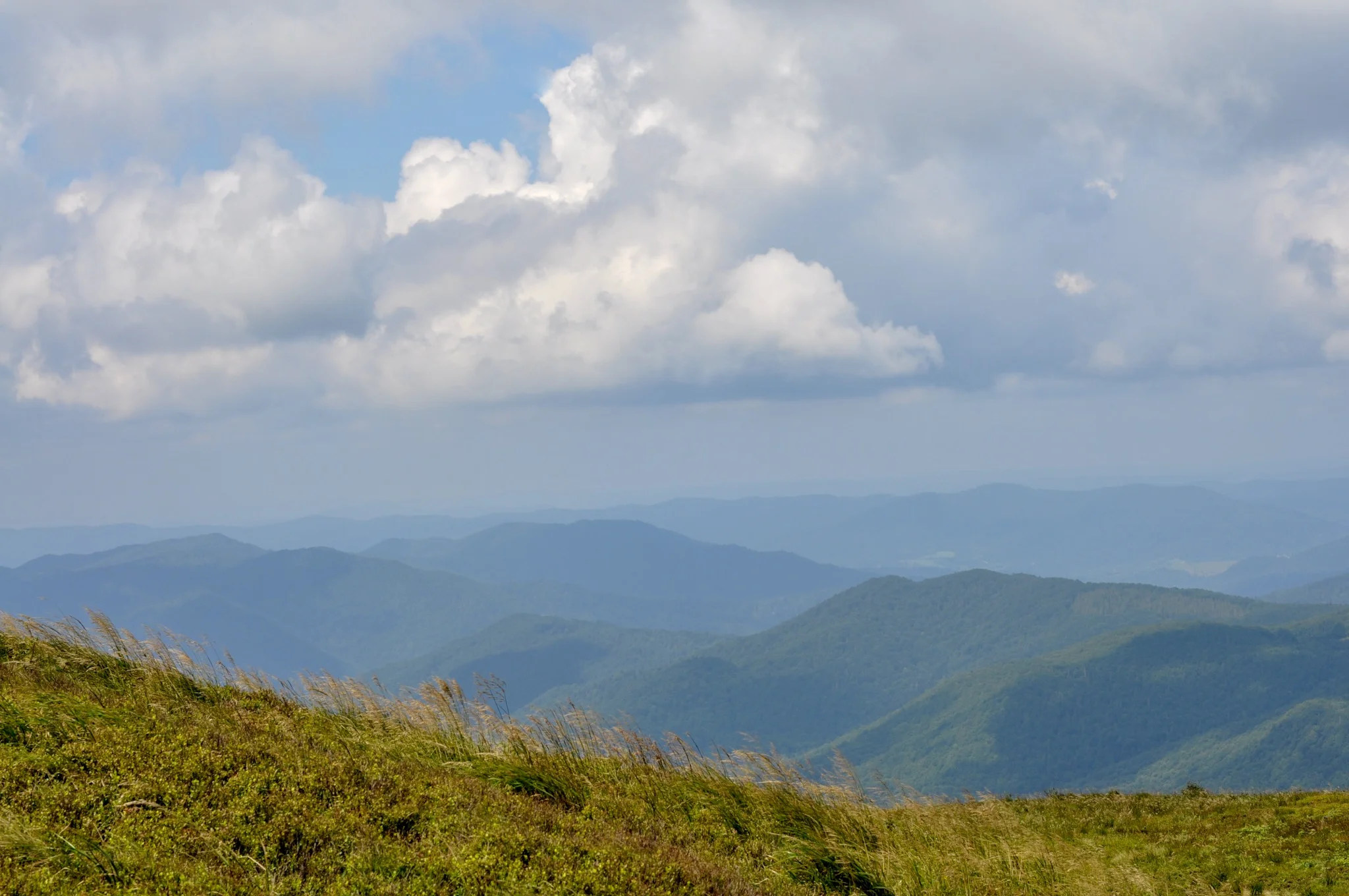 Views across the mountains and valleys on the way to Tarnica