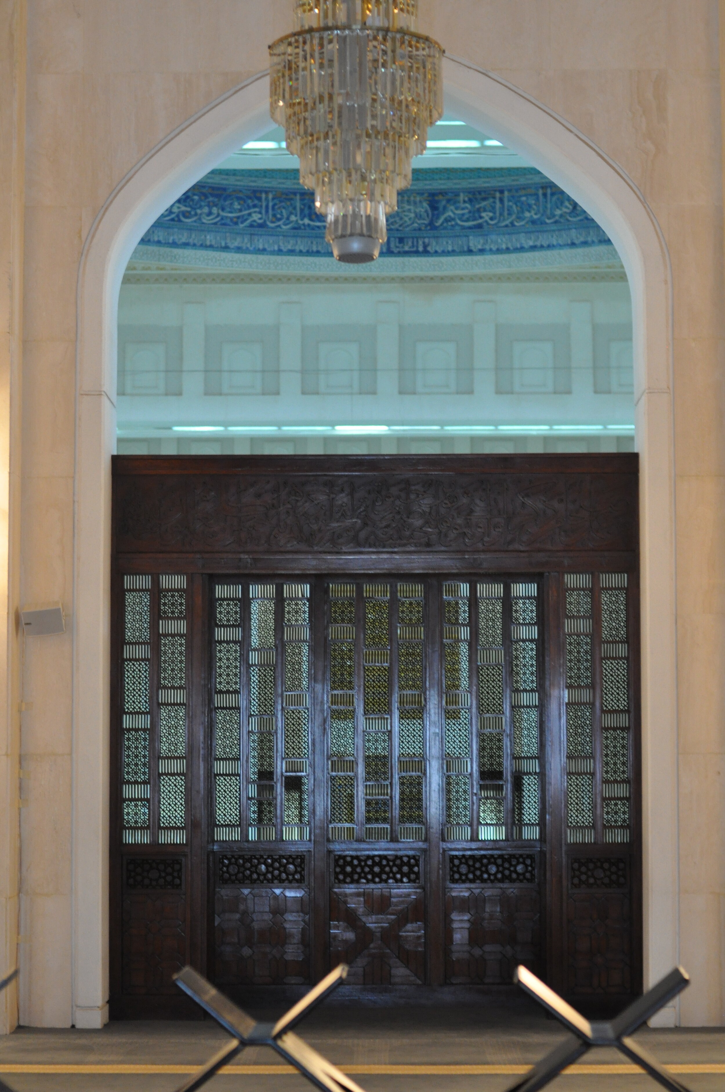 Reading stands and screens in Kuwait’s Grand Mosque