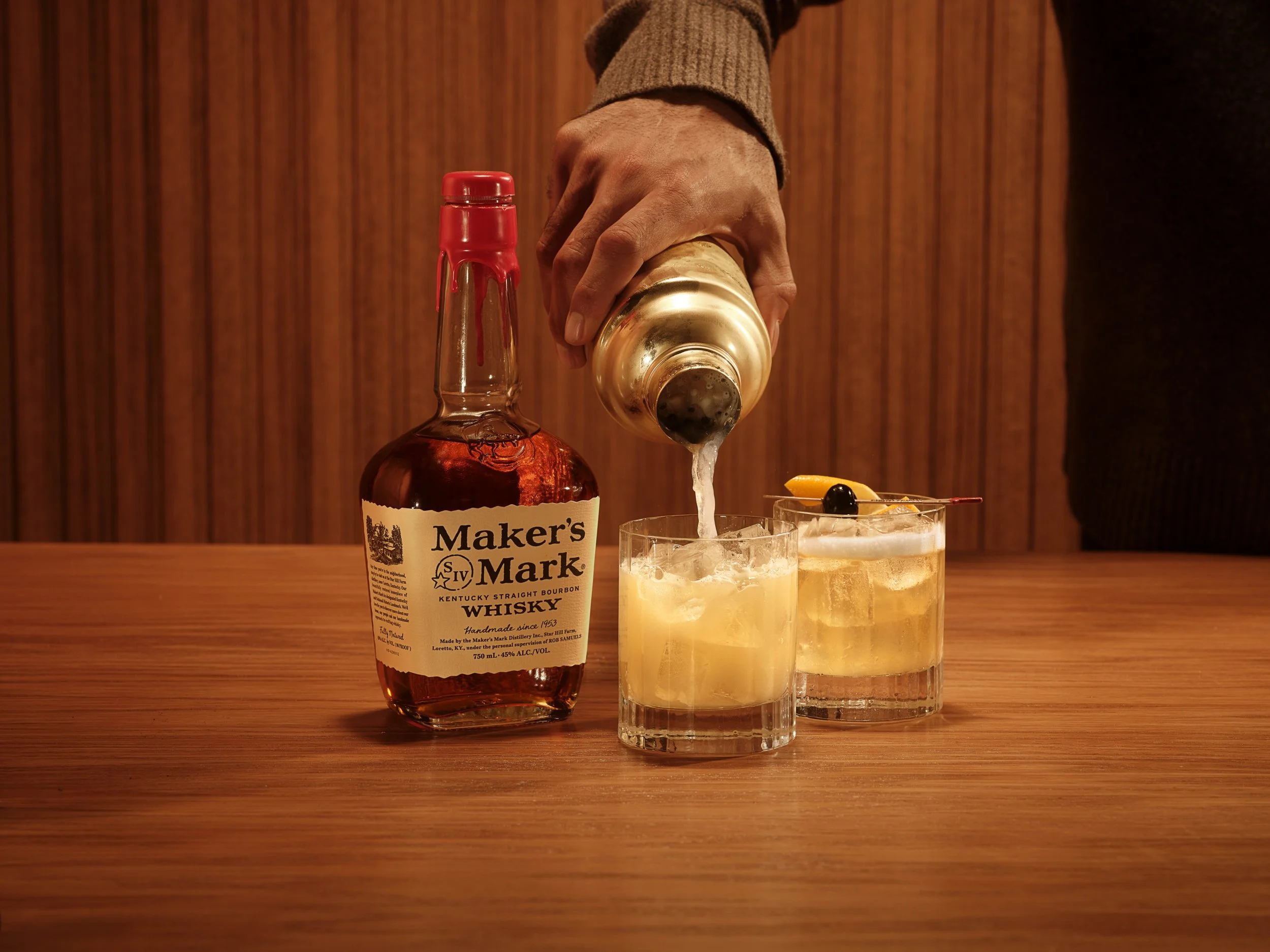 2025_MakersMark_SHOT04_250910_0237_Holiday_US_Classic_HiRes_ENG_Stills.jpg