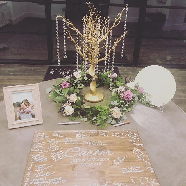 Our resin trees can be used in so many ways! We love how Maddie styled it for her sign in table!