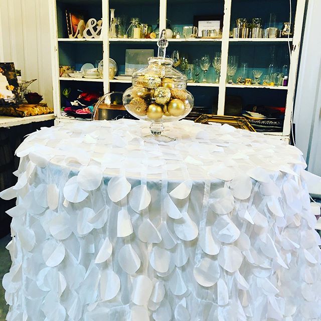 White petal linens are such an easy way to make your cocktail tables a statement piece!!
