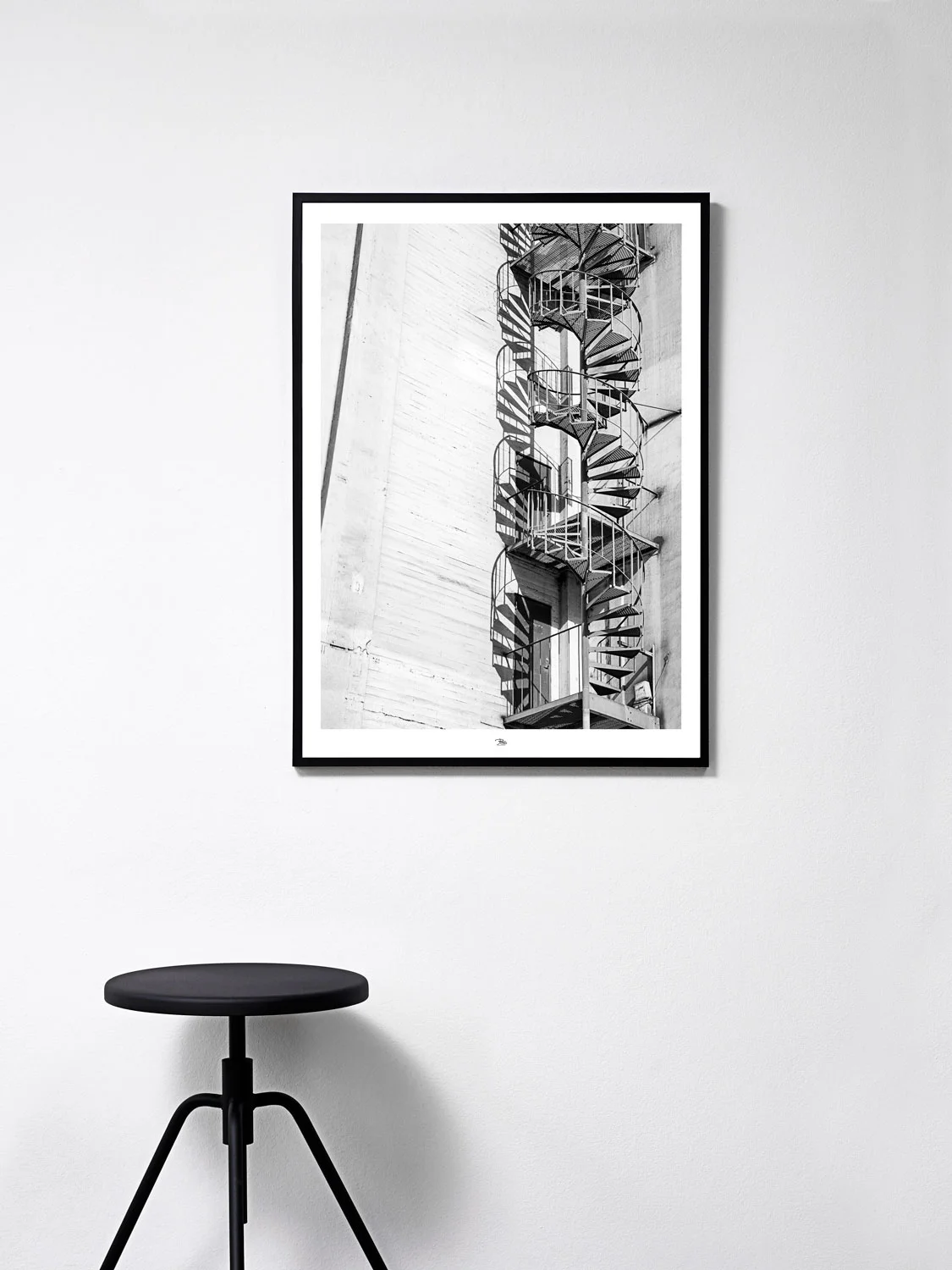 Plakat til over sofaen-sort-hvide-retro-trappe-Rachel-strandloev-no4.jpg