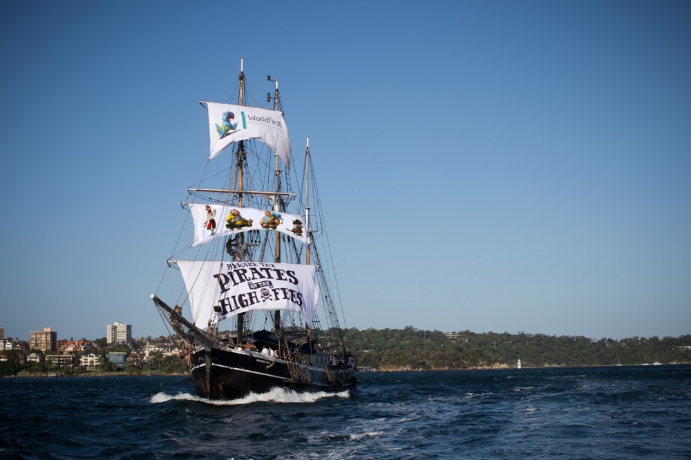 Pirats-spots-boat_1000.jpg