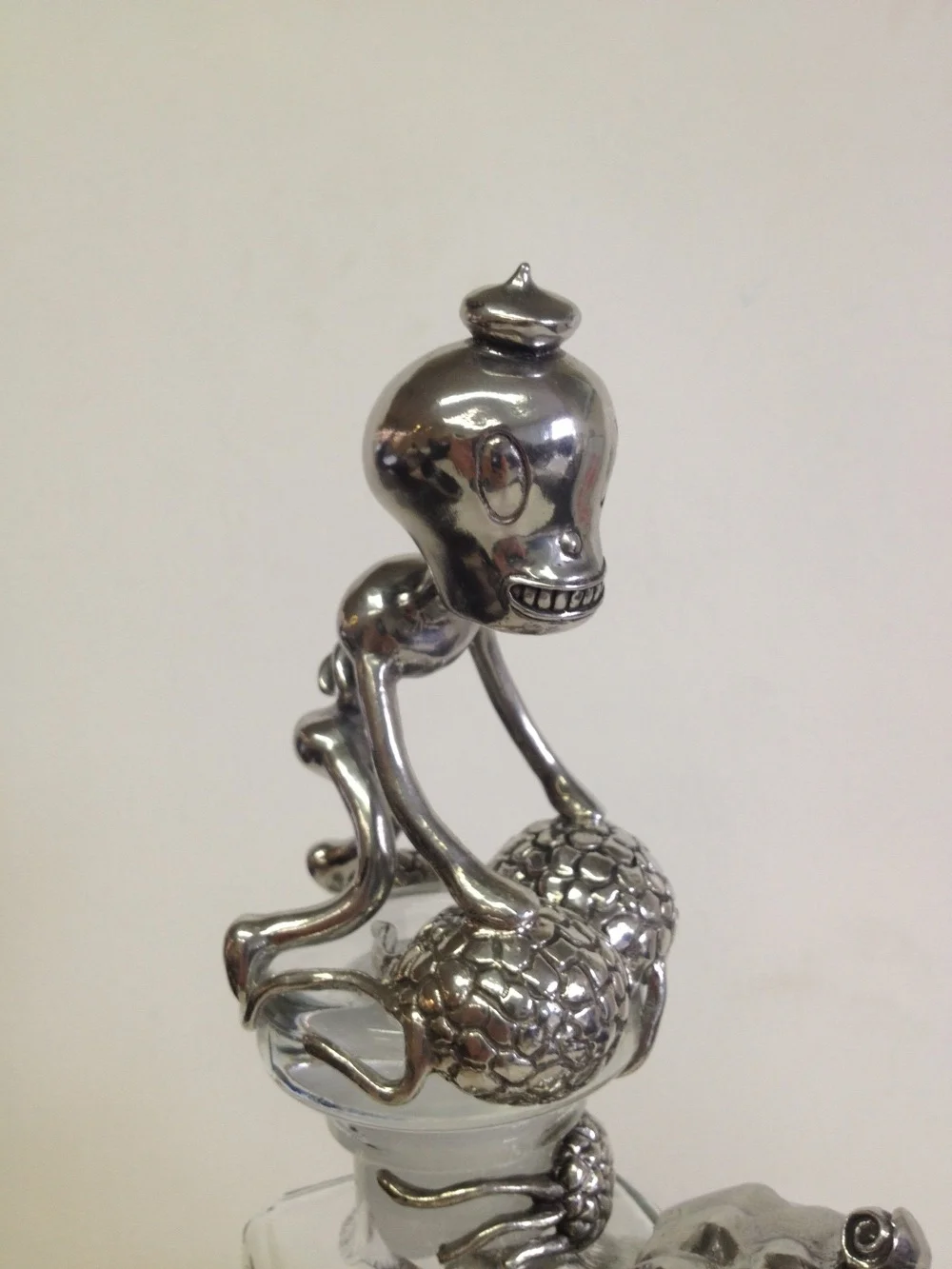 Gary-Baseman-1800-tequila-bottle-DETALLE-DE-SKELETOR-_1000.jpg