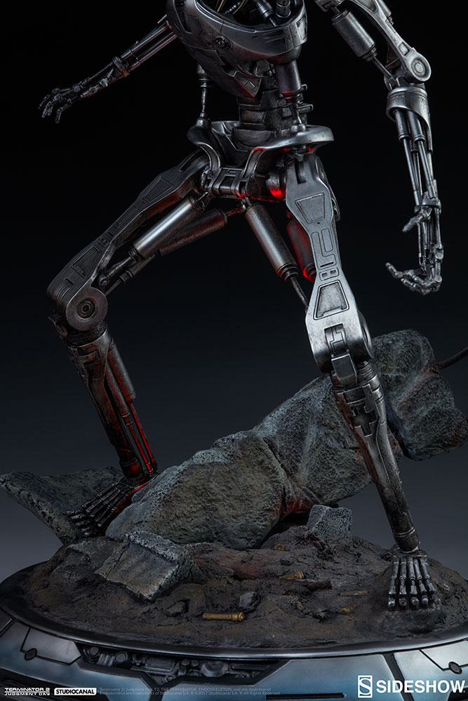 terminator-2-terminator-t-800-endoskeleton-maquette-sideshow-300157-08.jpg