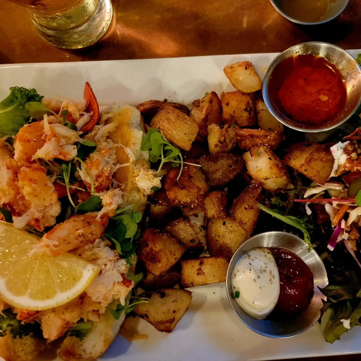 If you find yourself on Prince Edward Island, make sure to visit @thecorkandcast . Best lobster roll and oysters of the whole trip!
Thank you to Chef Rachel and the team for such a lovely experience.