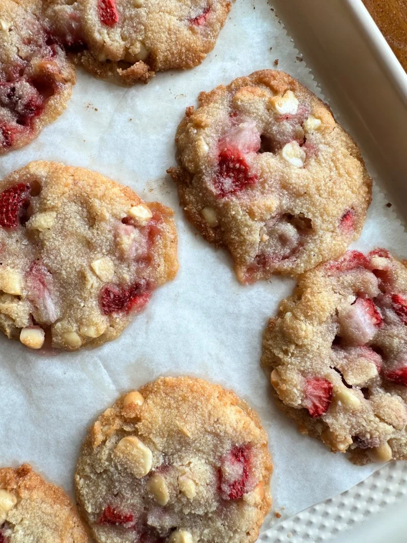 Low carb almond flour strawberry macadamia cookies made with only 6 ingredients. No added sugar, gluten free, and perfect for healthy desserts.
