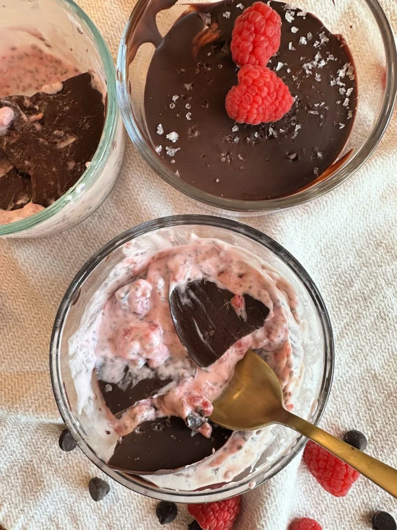 chocolate shell yogurt bowl, raspberry chia yogurt bowl, no bake yogurt dessert, low sugar yogurt bowl, healthy chocolate shell dessert, magic shell yogurt bowl