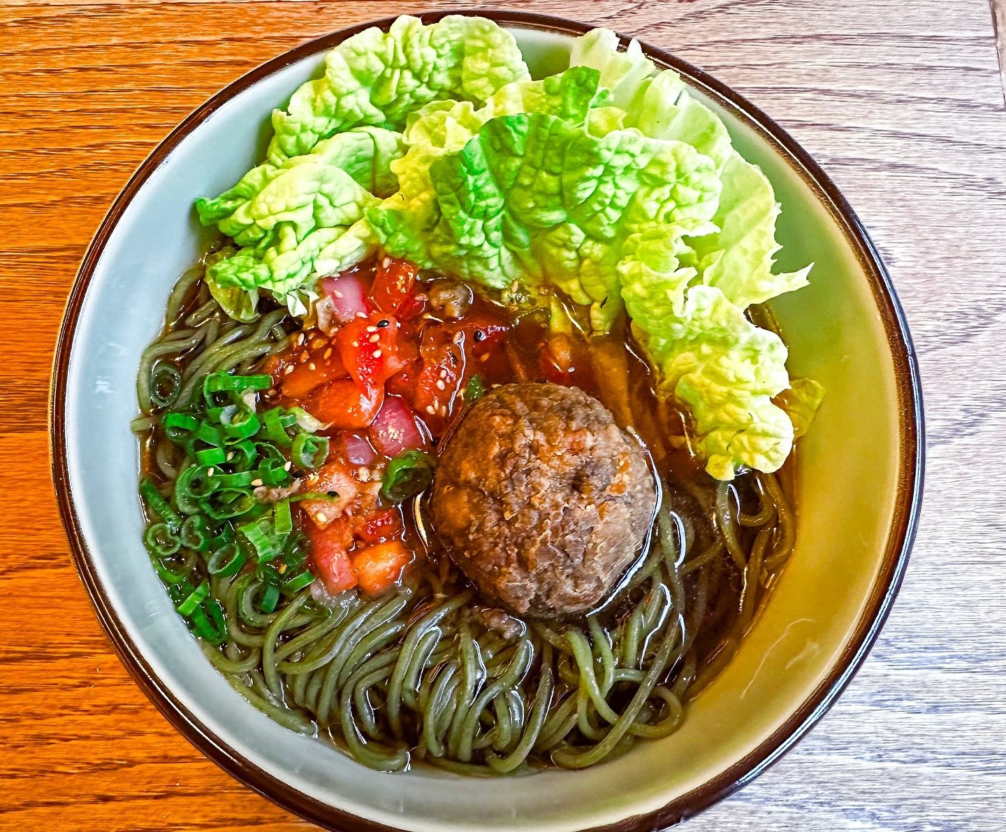 It&rsquo;s Meatless Monday! 🥬
Indulge in the NEW, delicious, and nutritious Cloudy Vegan Ramen featuring a savory Shoyu broth, Shiitake plant-based meatball, crisp Napa cabbage, fresh scallions, house-made tomato giardiniera, a hint of truffle oil, 