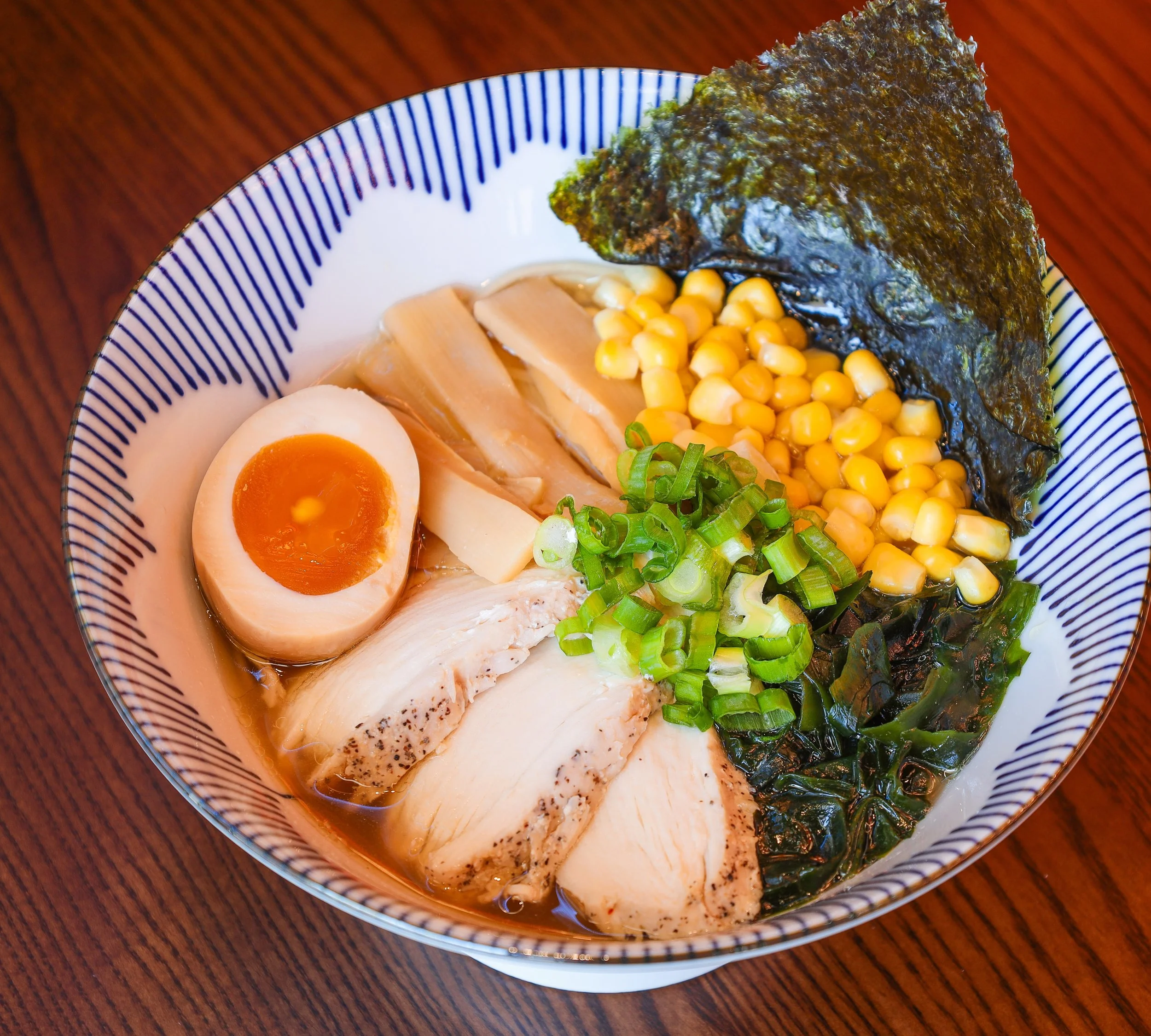 Cool ramen era. ☀️🍋🍜
Meet your summer obsession: our Yuzu Shoyu Ramen. ✨ Refreshing citrusy yuzu, light shoyu broth, fresh homemade noodles, menma, corn, wakame, scallions, half a tamago, and your choice of juicy chicken chashu or pork loin.
Basica
