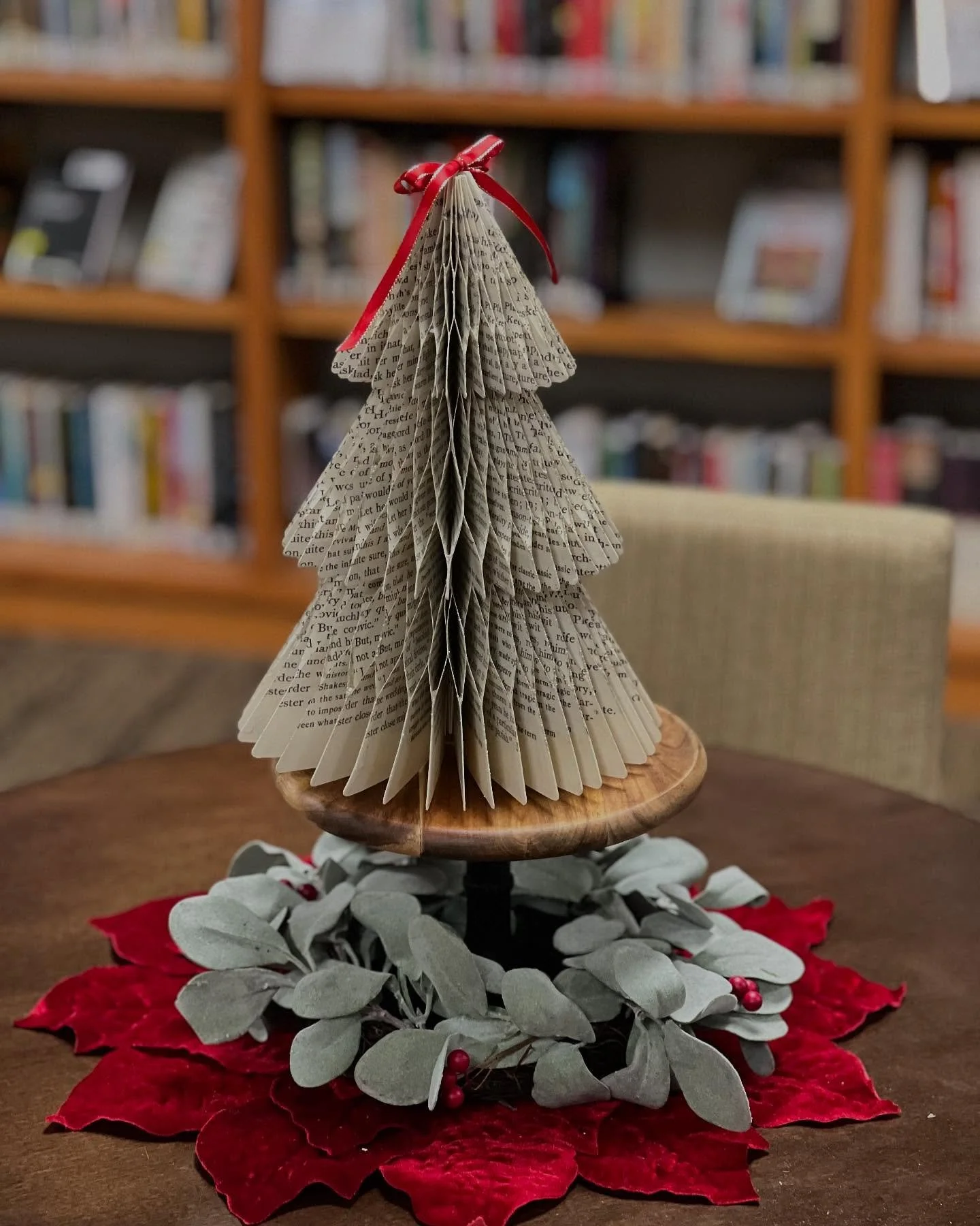 Trying a new type of paper craft and decorating the church library! π π
Thanks to @fancybloom_ for the tutorial on how to make these honeycomb trees!