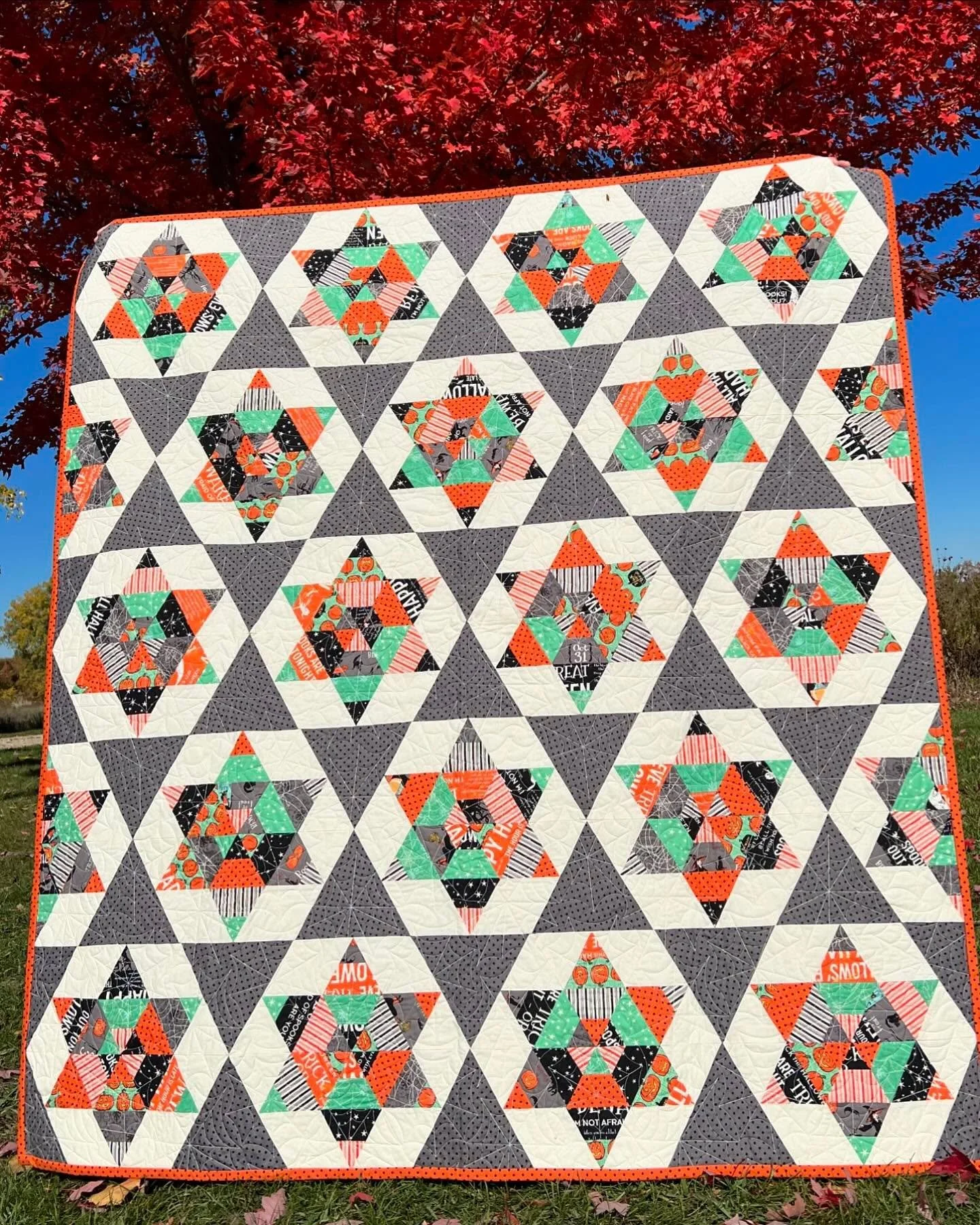 Halloween quilt sharing part 1! I love a cute Halloween quilt! I started this one a long time ago. I wanted it quilted with spider webs and then I found @angiebrandlhandmade and she is amazing and has been helping me quilt up my quilts for over a yea