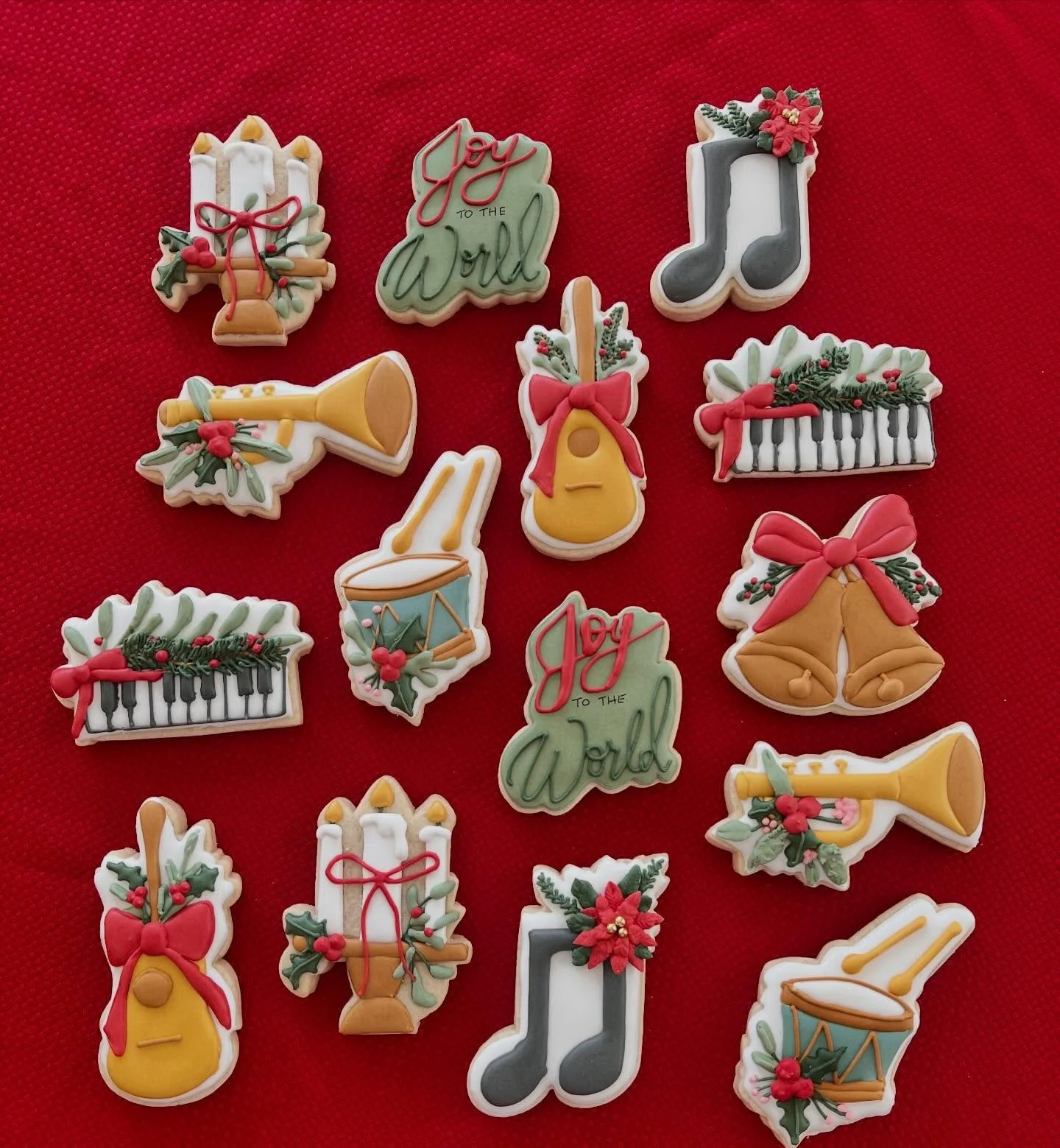 The third theme of advent is JOY! What a fun set to do! I loved incorporating all the musical instruments and give special thanks for @theflourshoppecookieco for designing these cutters for me! I just kept singing &ldquo;Joy to the World&rdquo; over 