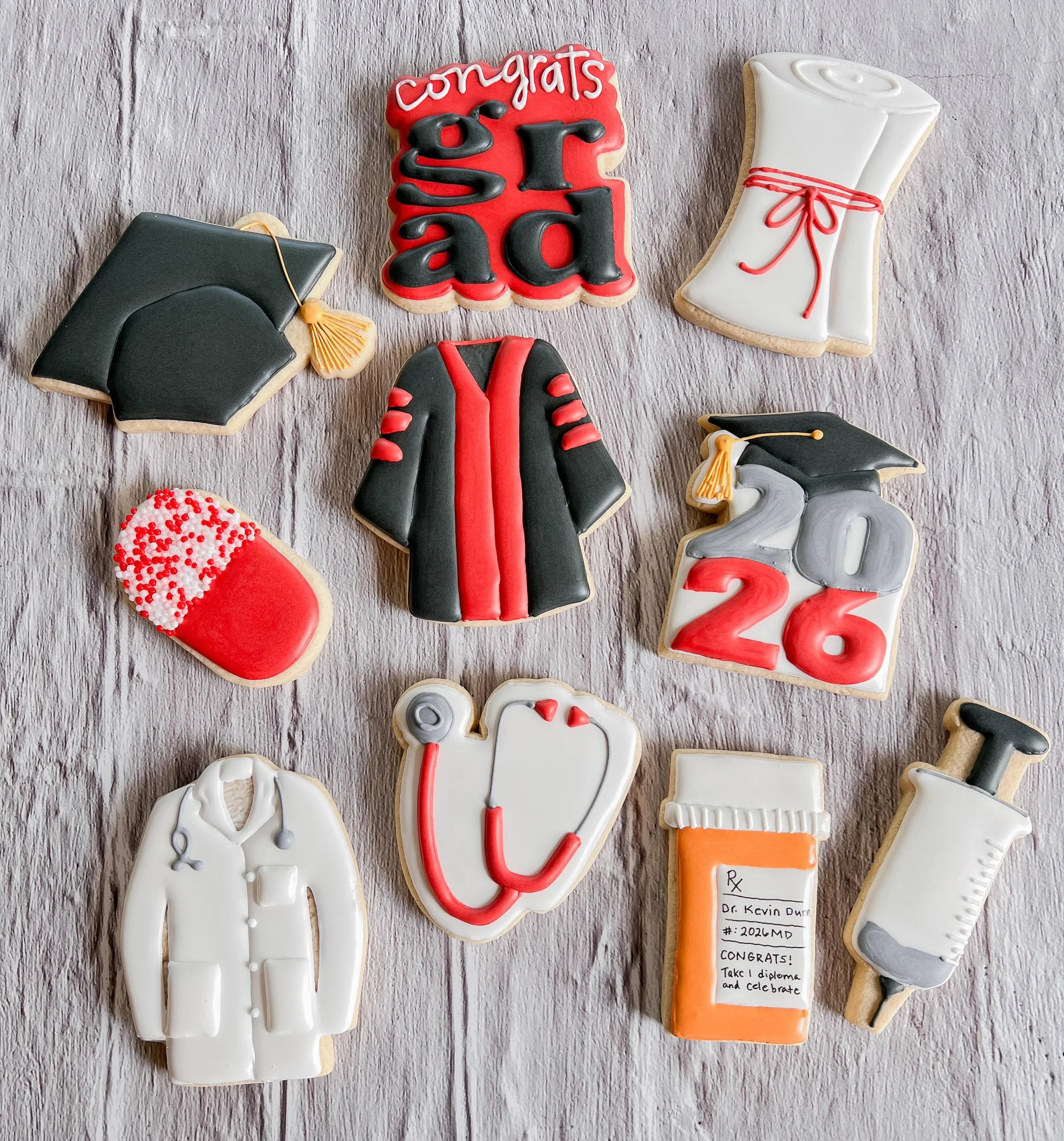 These graduation + medical themed cookies were made for a very special new MD! Watching friends of our kids grow into amazing adults is such a gift&hellip; and this accomplishment is a HUGE one.

Congrats, Doctor Kevin!