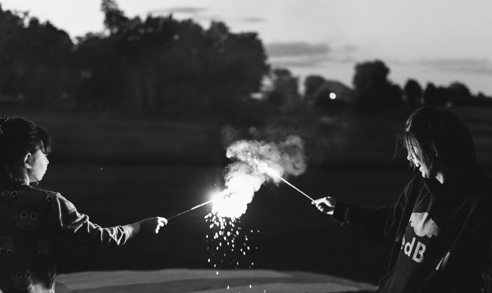 4th-july-fireworks-sparklers-documentary-family-party-photography-3.jpg