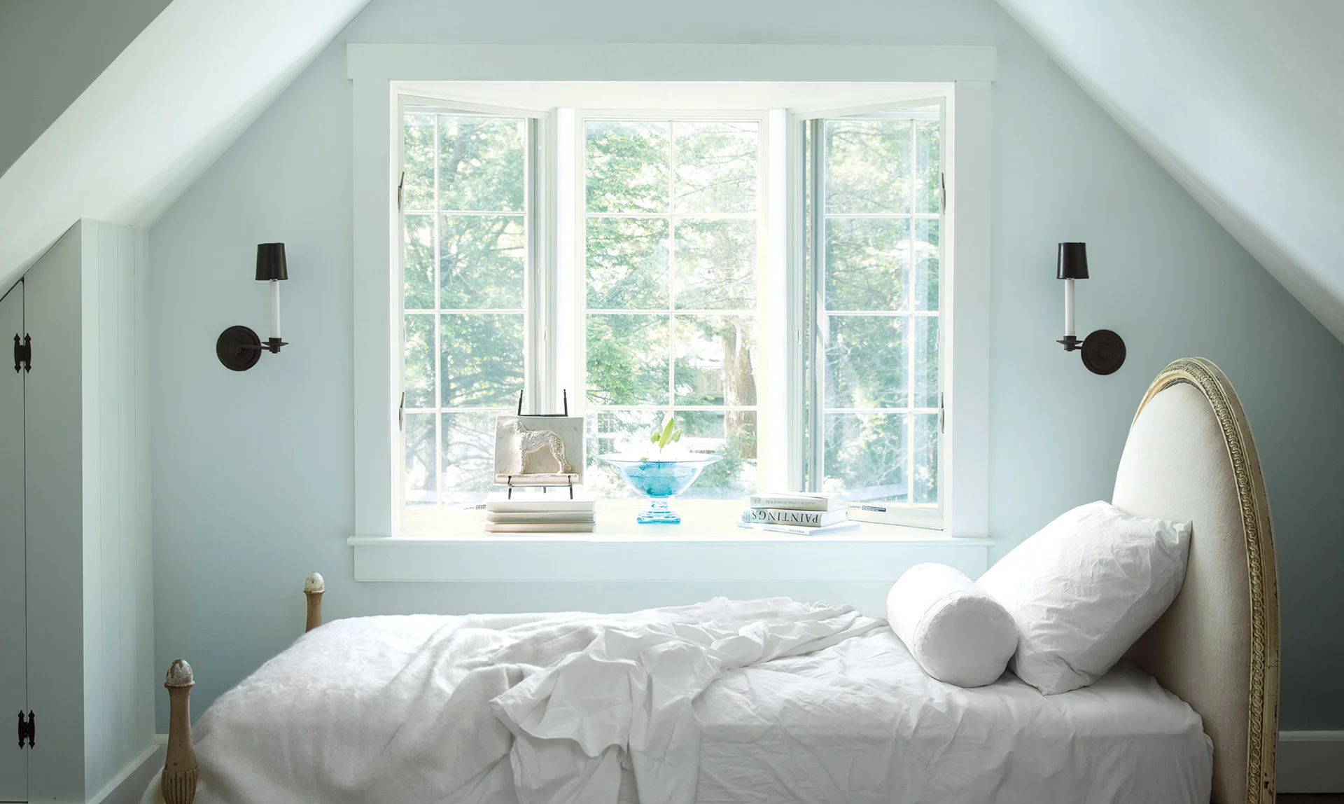 via: https://www.benjaminmoore.com/en-us/color-overview/color-collections/color-trends-2017