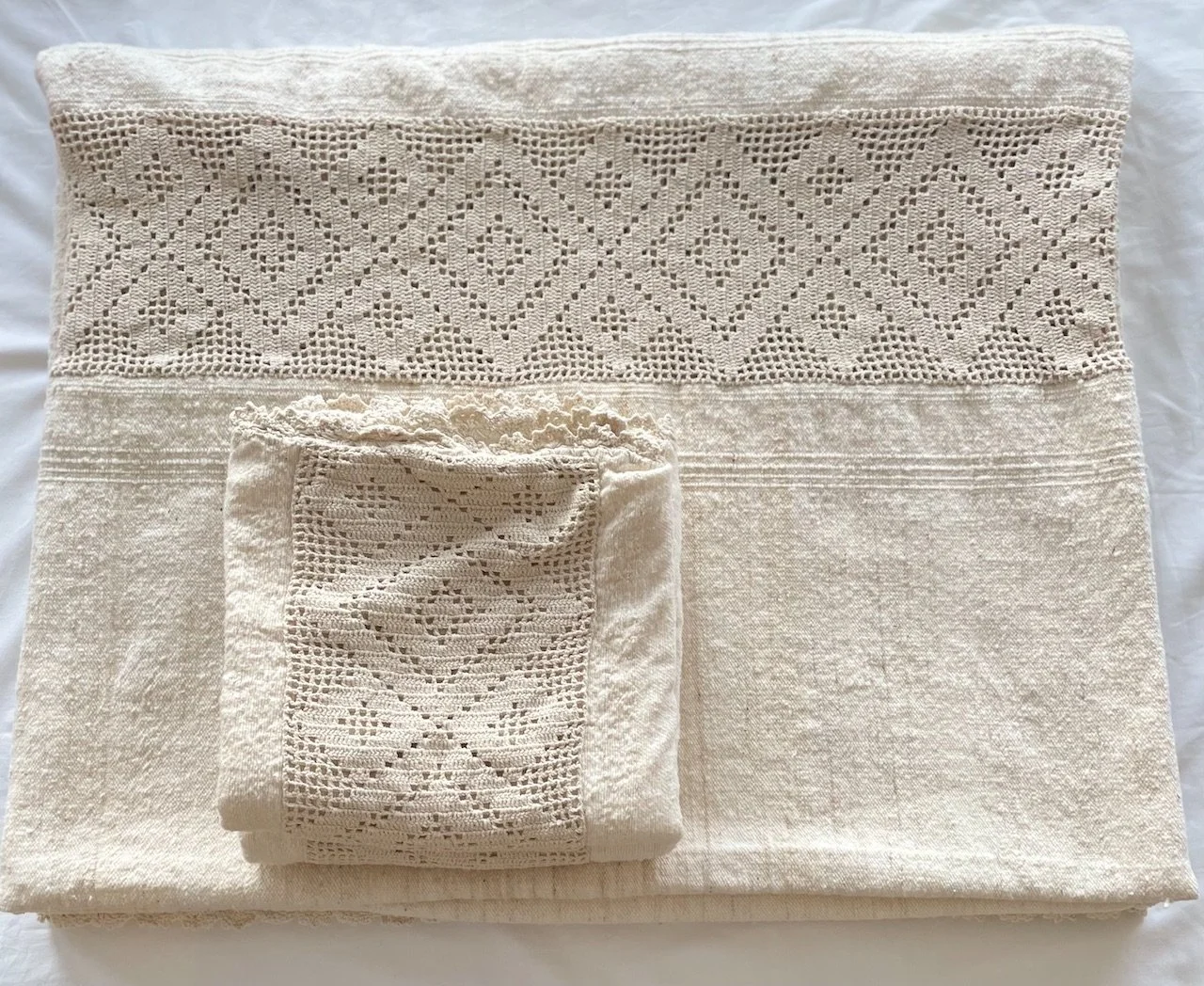 Layered Diamond Stitch Bedspread Set