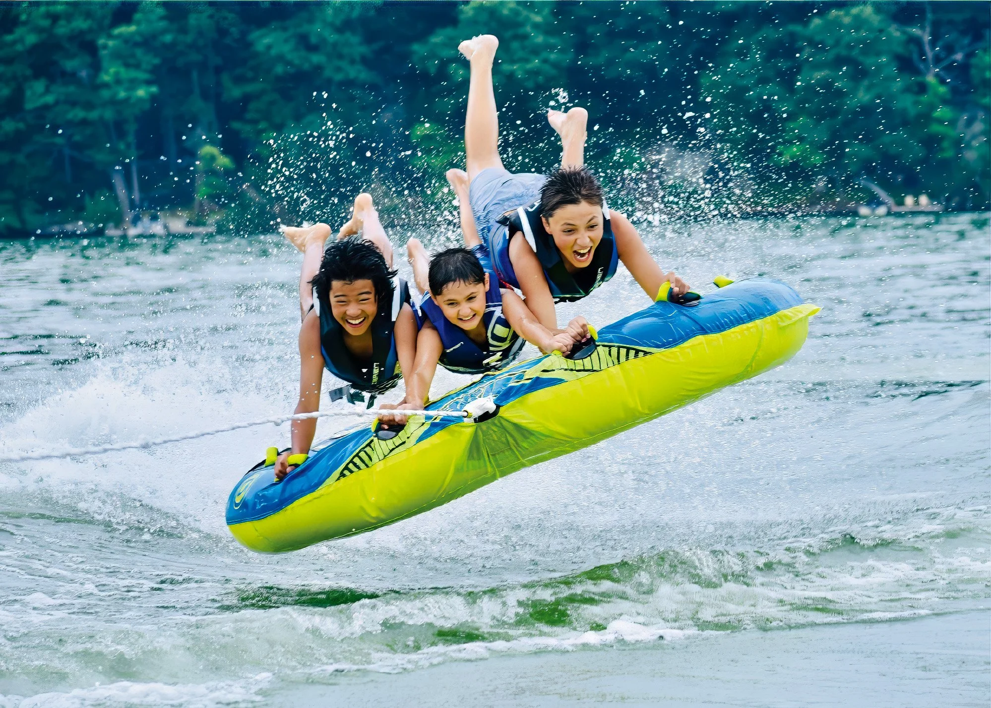 Fun-Boat-Tubing-on-Candlewood-Lake-CT-Lakeside-Watersports.jpeg
