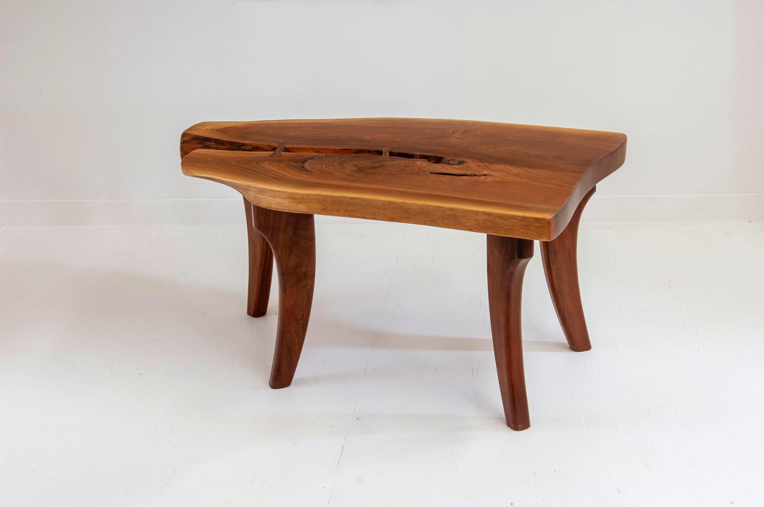 table_wal_0136.jpg