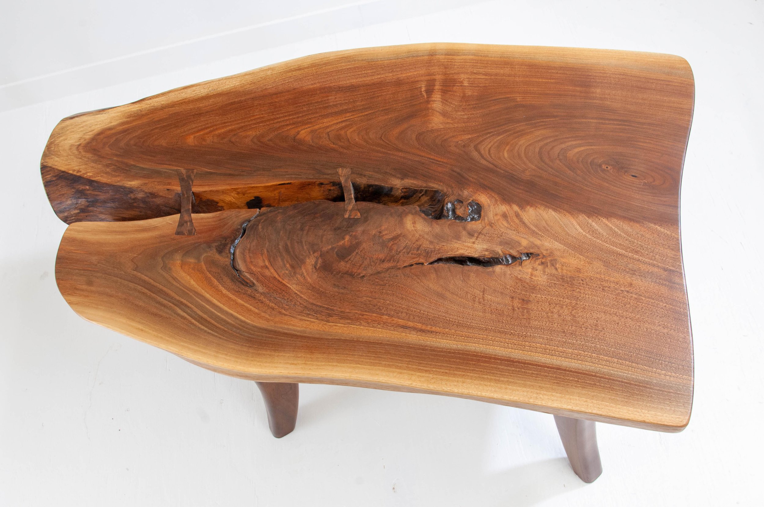 table_wal_0143.jpg