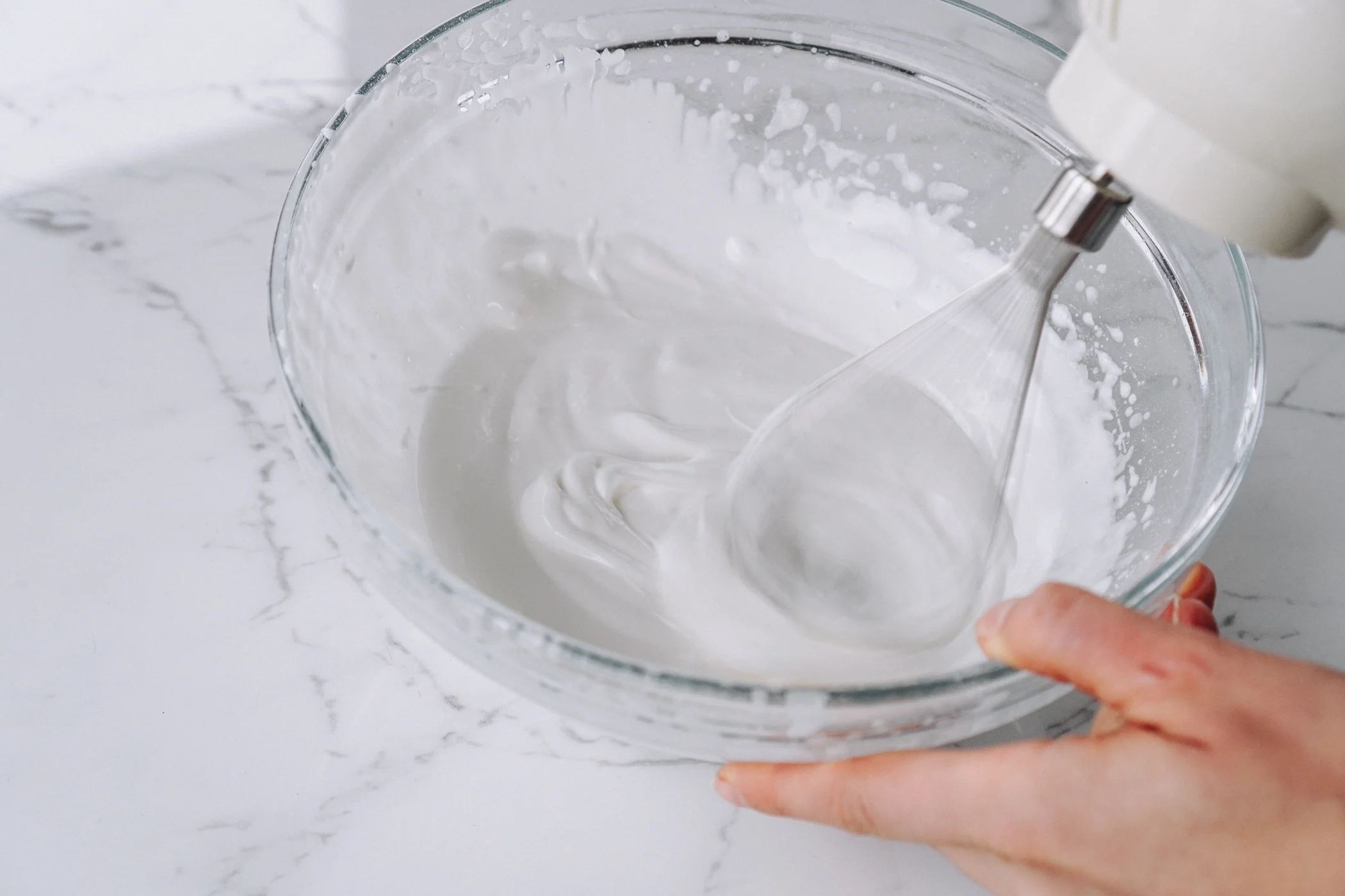 vegan_citrus_pavlova_with_coconut_cream_and_thyme-28.jpg