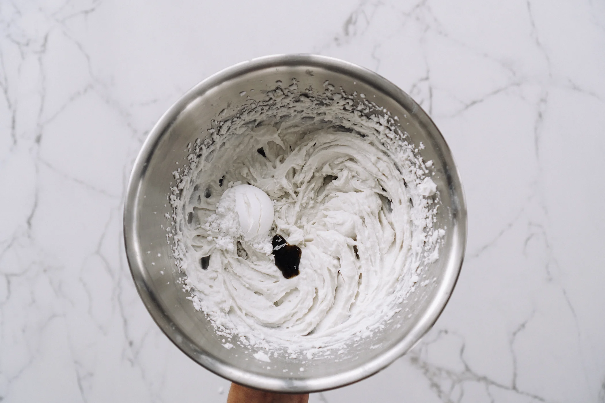 vegan_citrus_pavlova_with_coconut_cream_and_thyme-37.jpg