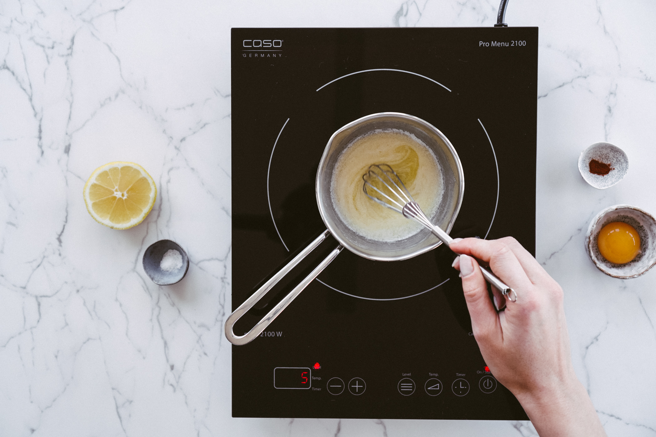 how_to_make_easy_hollandaise-4.jpg