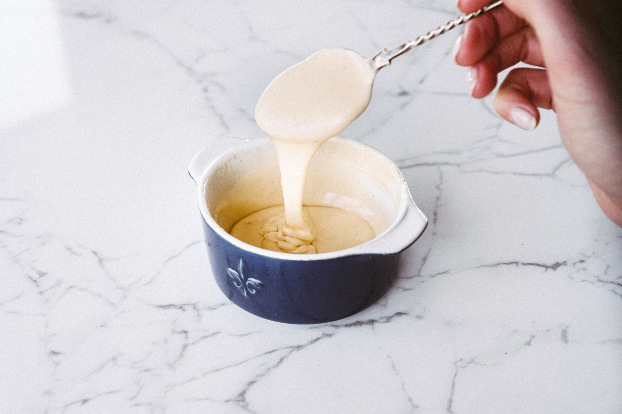 how_to_make_easy_hollandaise-13.jpg