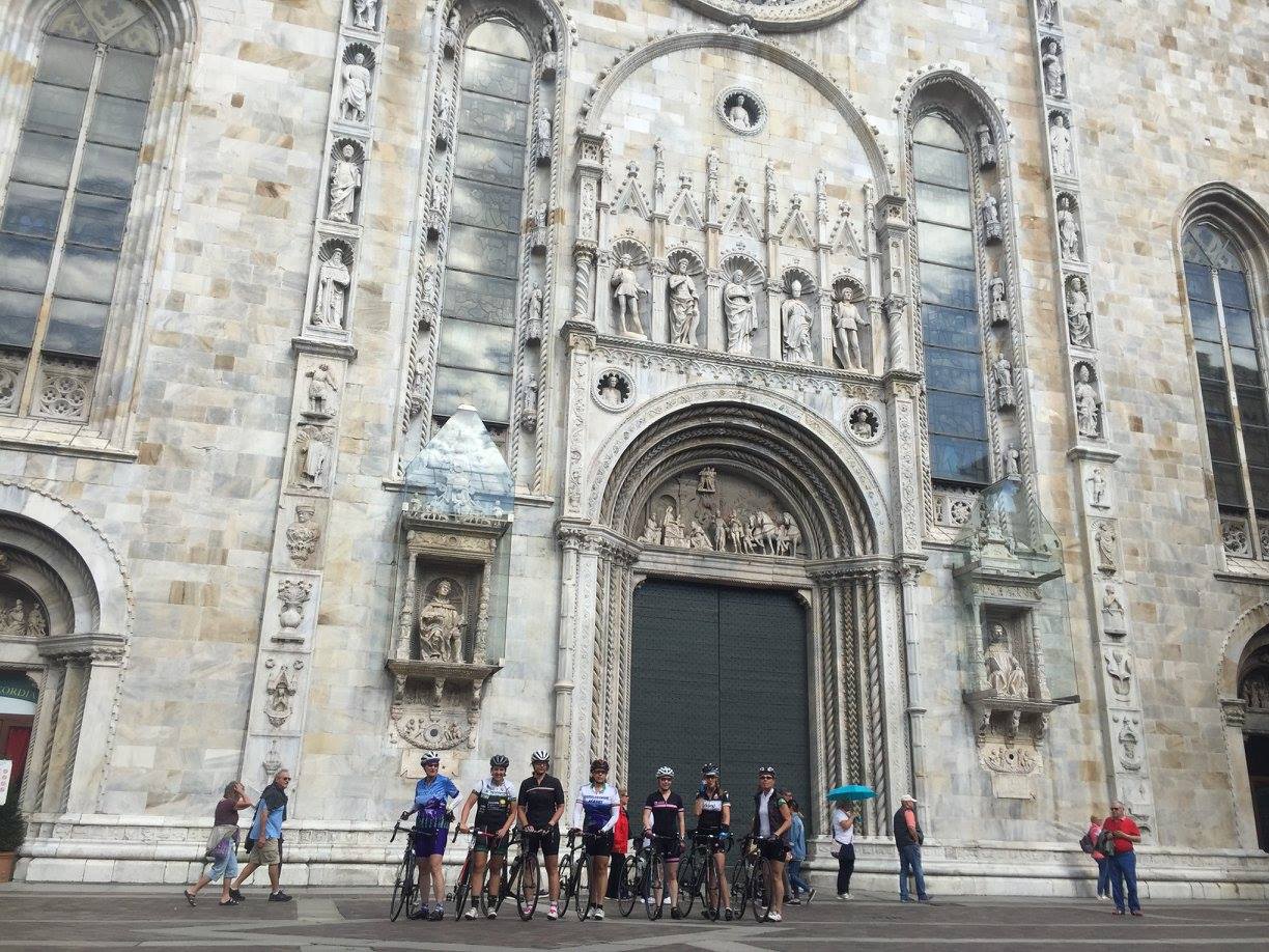 The women in front of the Duomo in Como.