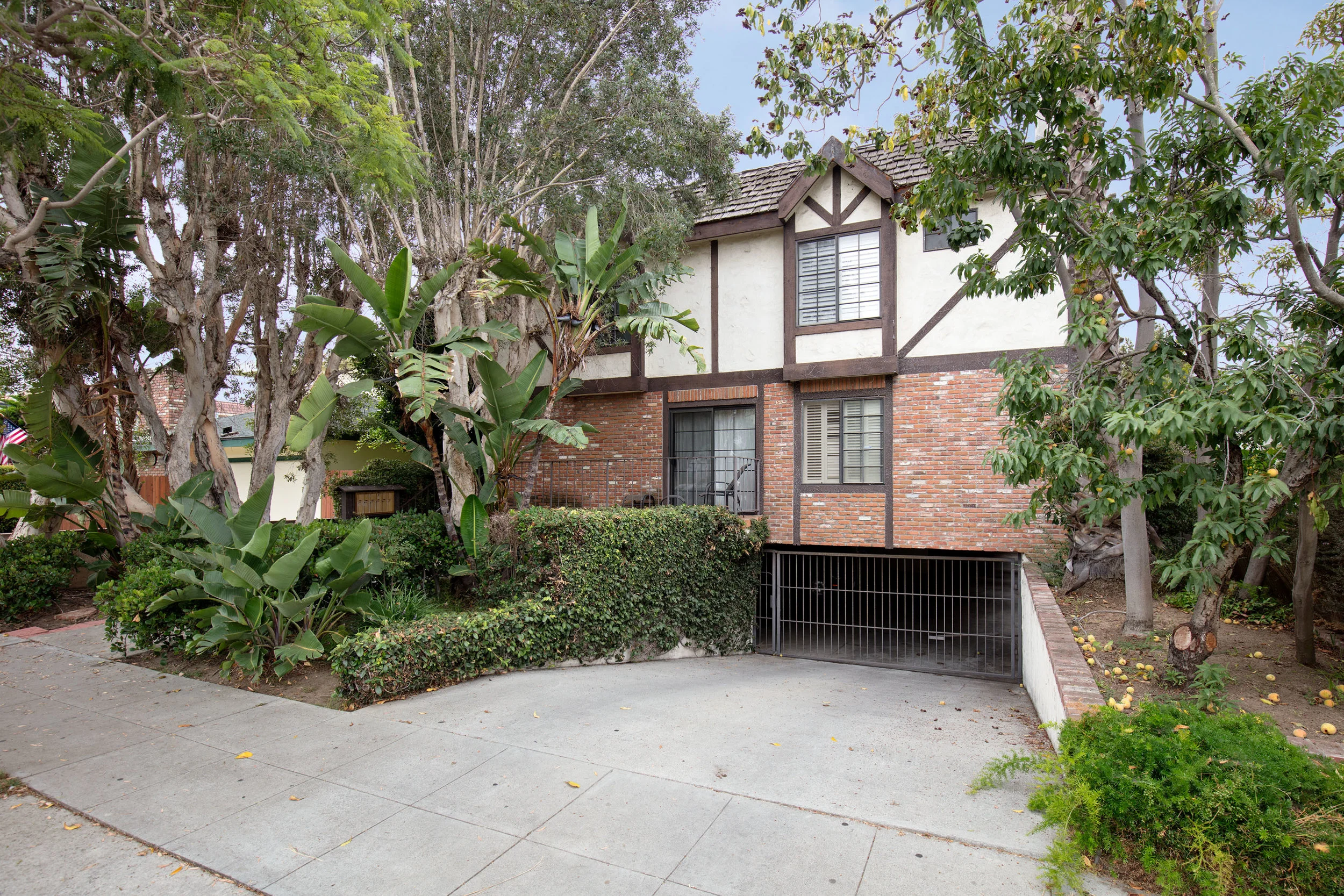 1834 11th St #3 | Santa Monica | Offered at $799,000