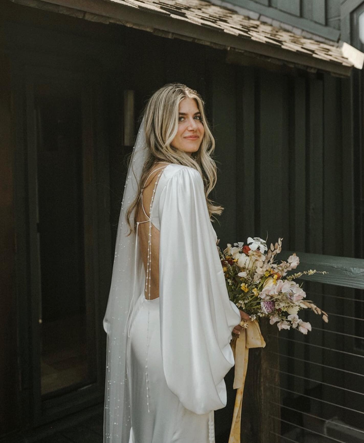 Mrs. Rawles 🤍 obsessed with this effortless, timeless bridal look 🤍 blonde color, cut, and style by LHS stylist @alanaciera