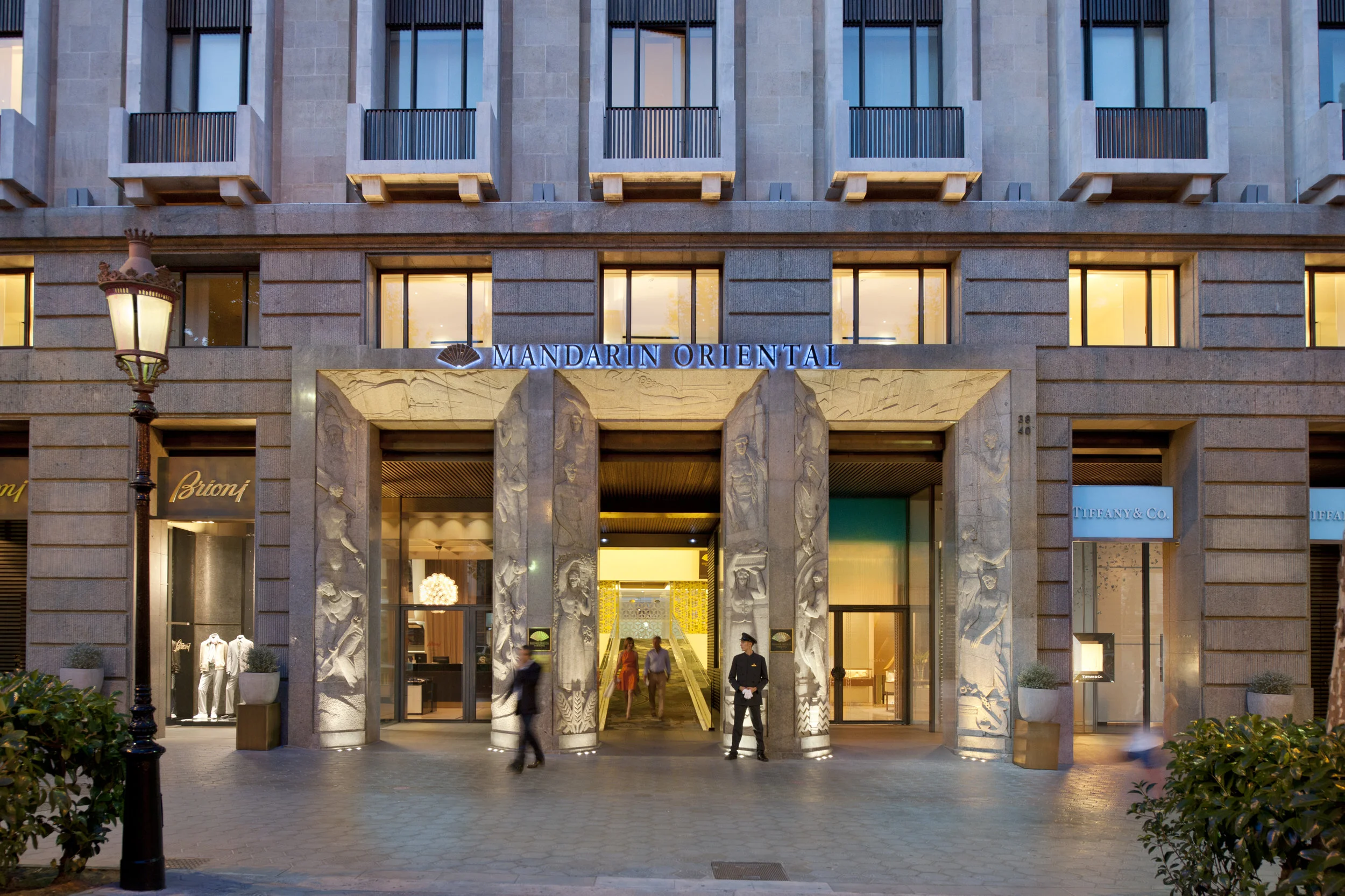 04.Mandarin Oriental, Barcelona - Façade Night.jpg