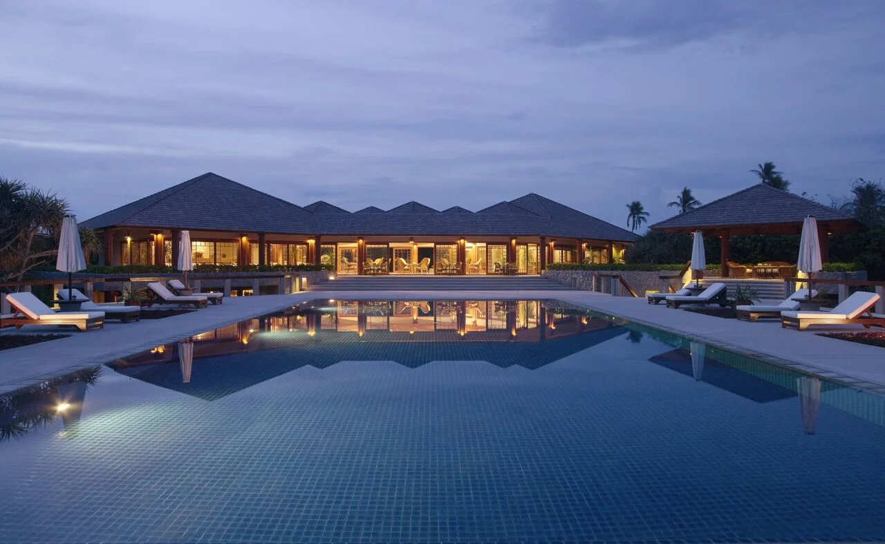 RS132_Amanpulo - Swimming Pool Night-lpr_preview.jpg