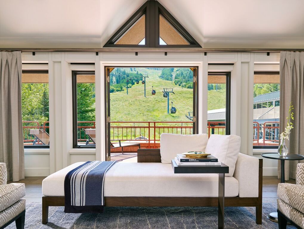 WEB_little_nell_room_with_view__preview.jpg