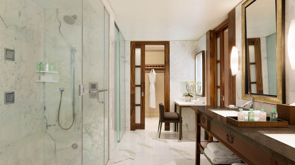006190-Shangri-La Hotel Vancouver - Orchid Suite - Master Bathroom copy.jpg