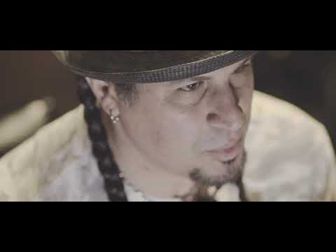 Doug Bossi Plays Ovation