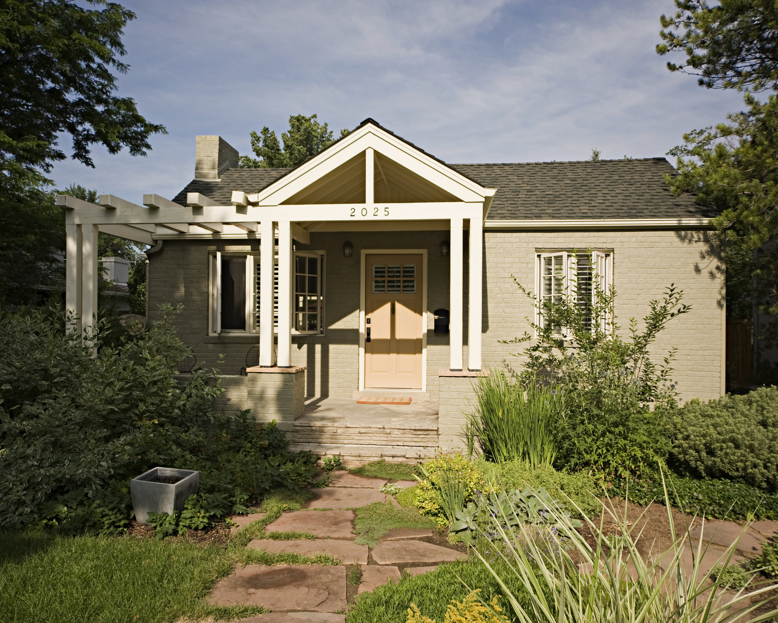 Bungalow_Park_Hill_ExteriorFront_002.jpg